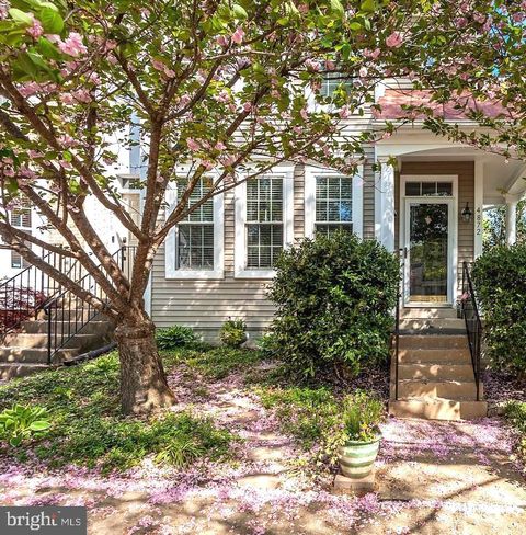 Townhouse For Rent - 4872 Ebb Tide Court<br/> DUMFRIES, VA 22025