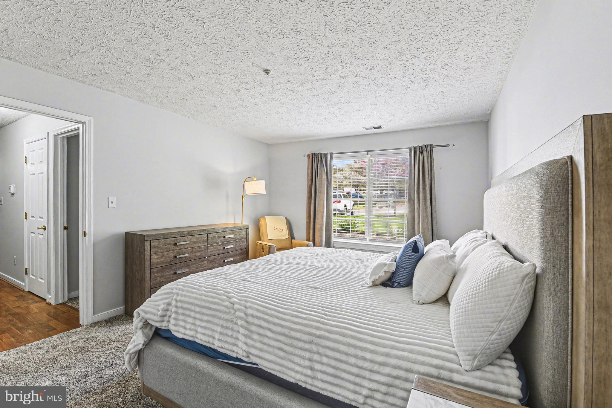 THE POND - Residential