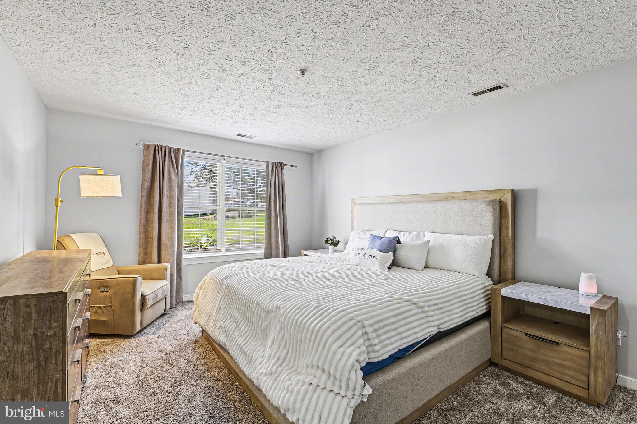 THE POND - Residential