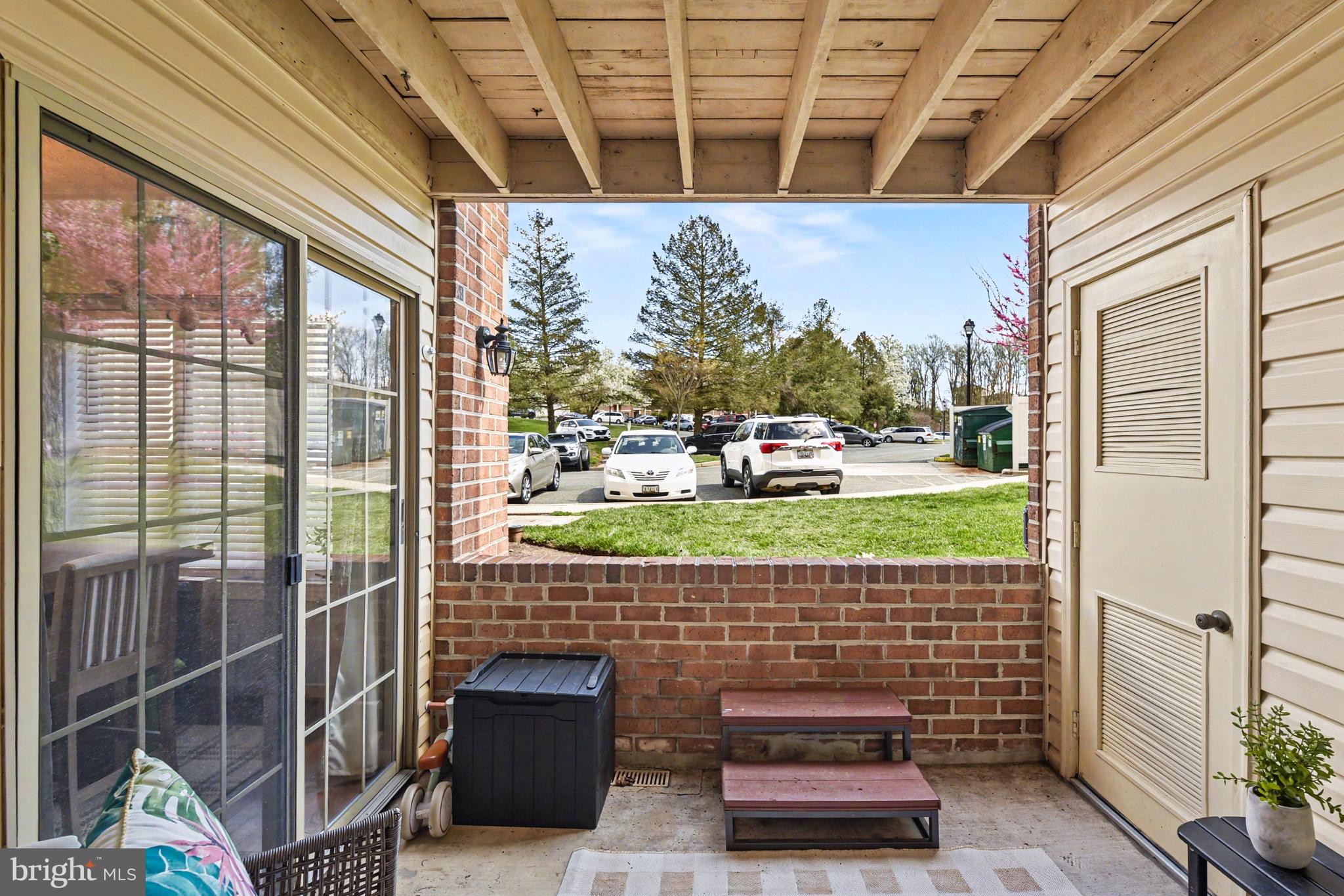 THE POND - Residential