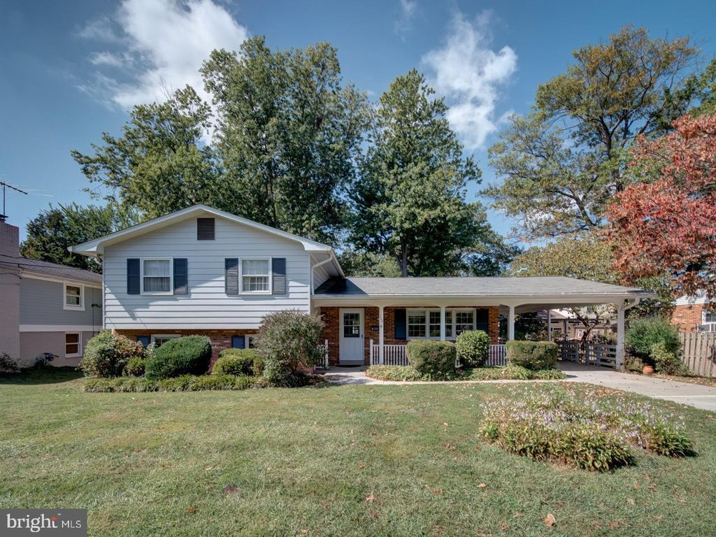 Photo of 705 Main Drive, HERNDON, VA 20170 (MLS # VAFX2269026)