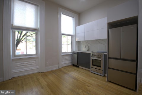 Townhouse For Rent - 333 S 21st Street #1F<br/> PHILADELPHIA, PA 19103