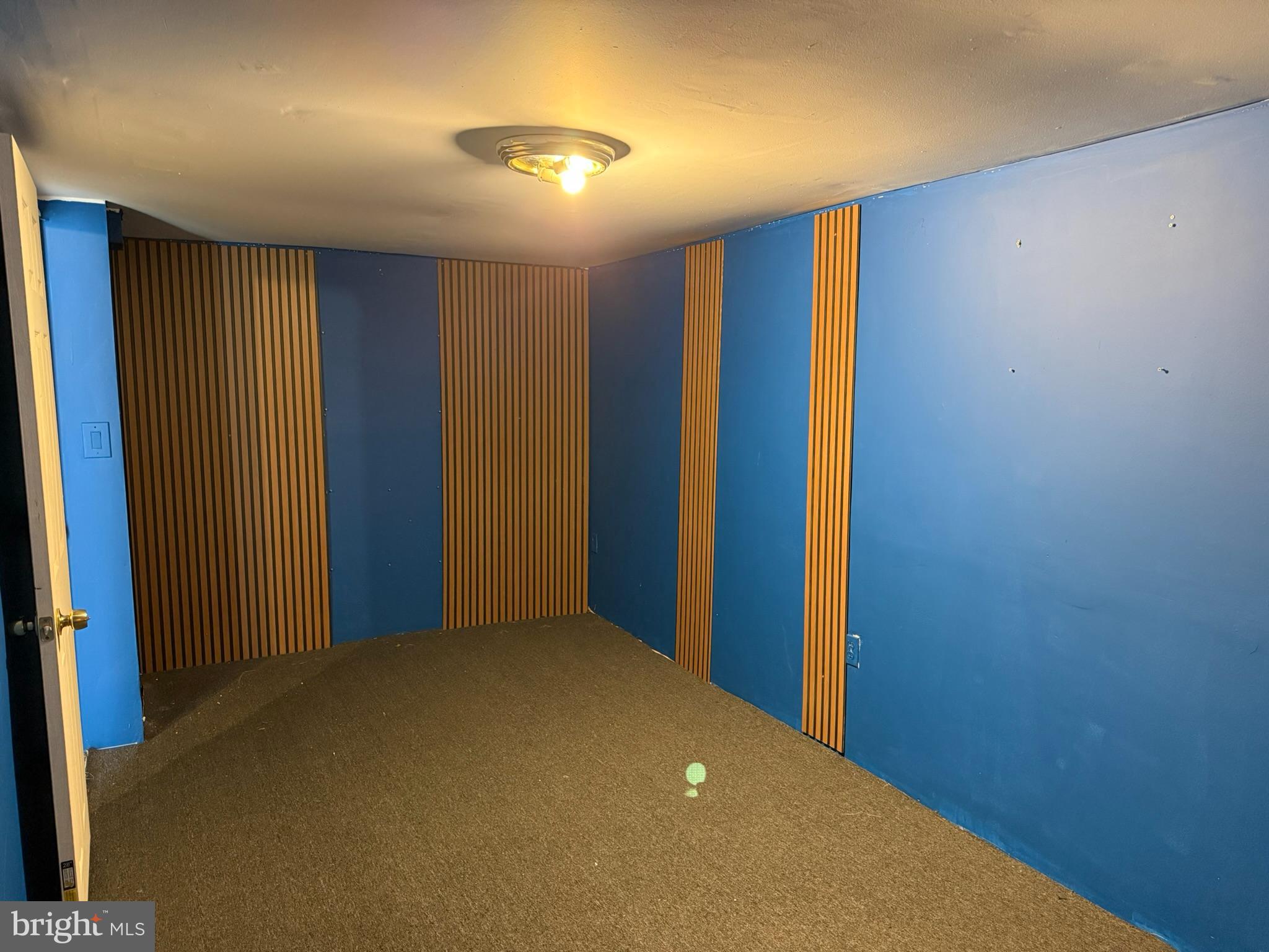 PHILADELPHIA (NORTHEAST) - Residential