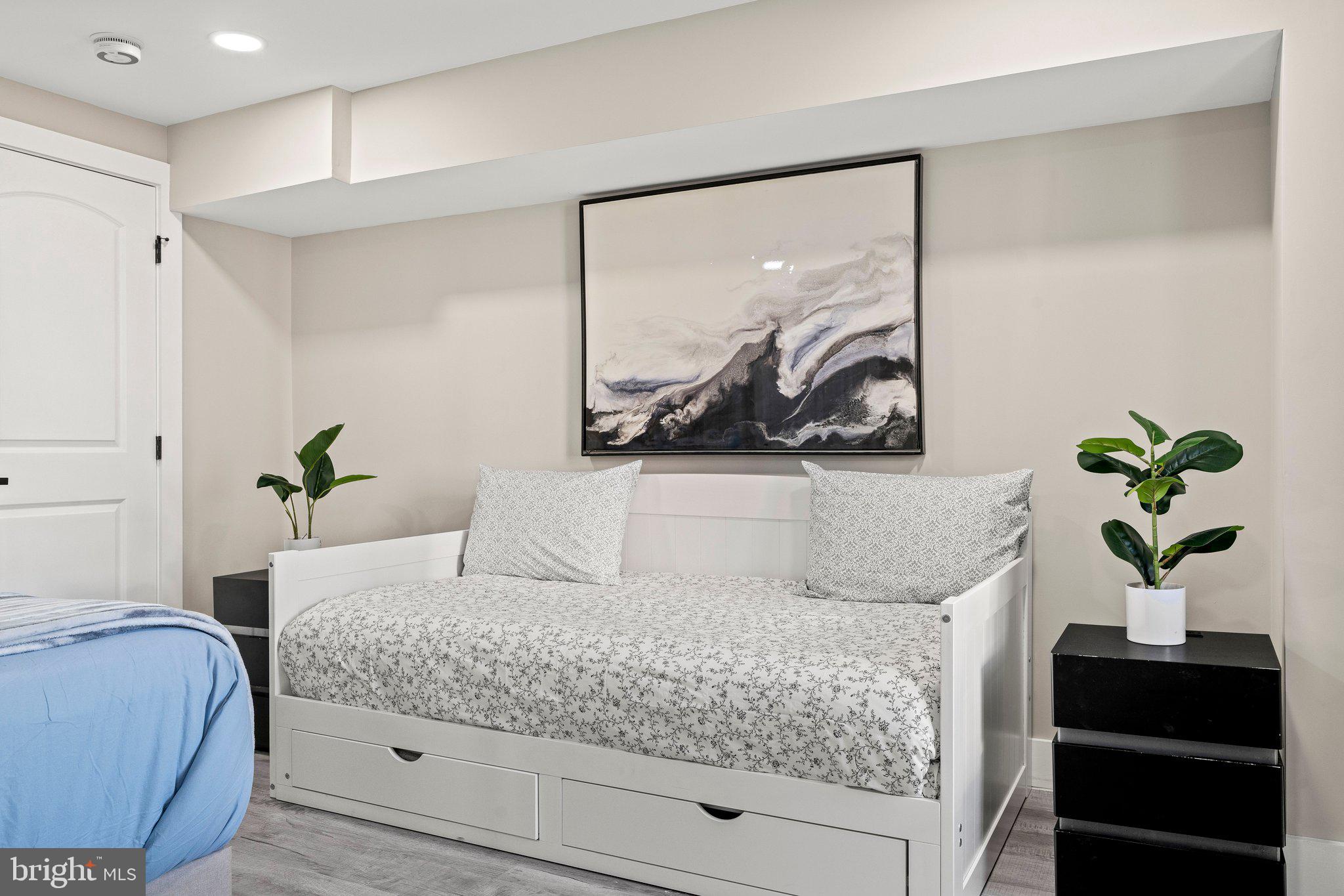 KENSINGTON - Residential