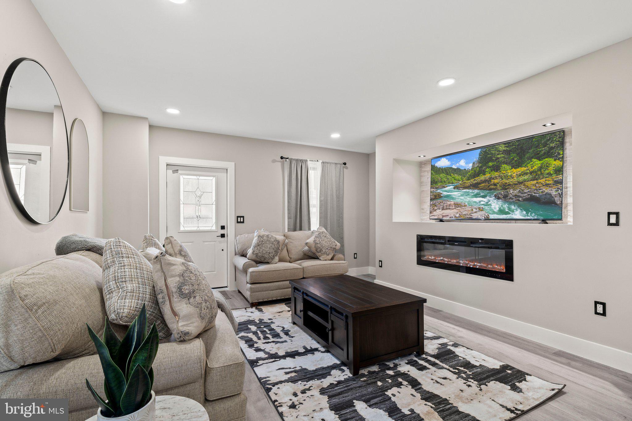 124 W MASTER STREET