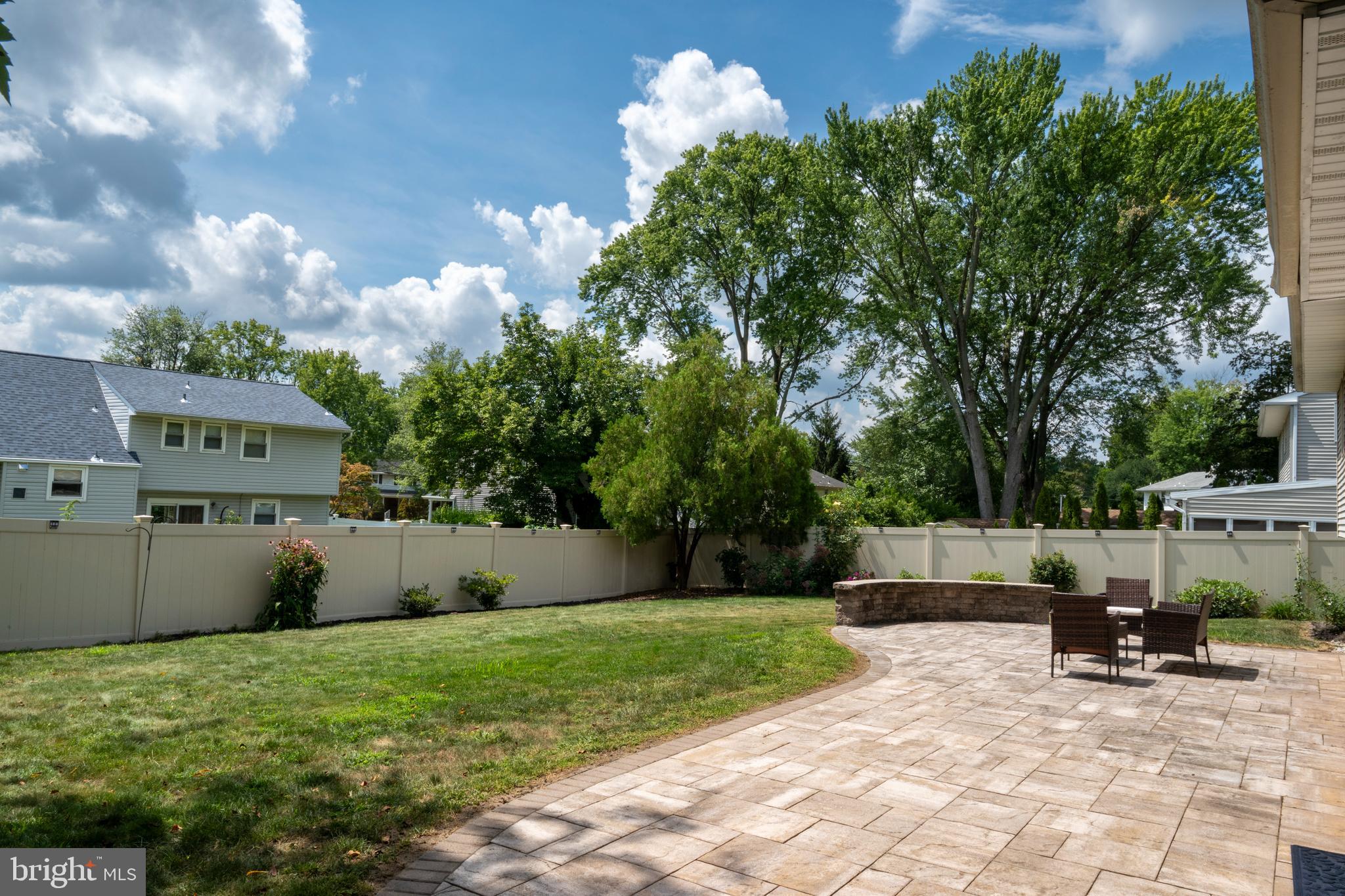 1509 HILLSIDE DRIVE