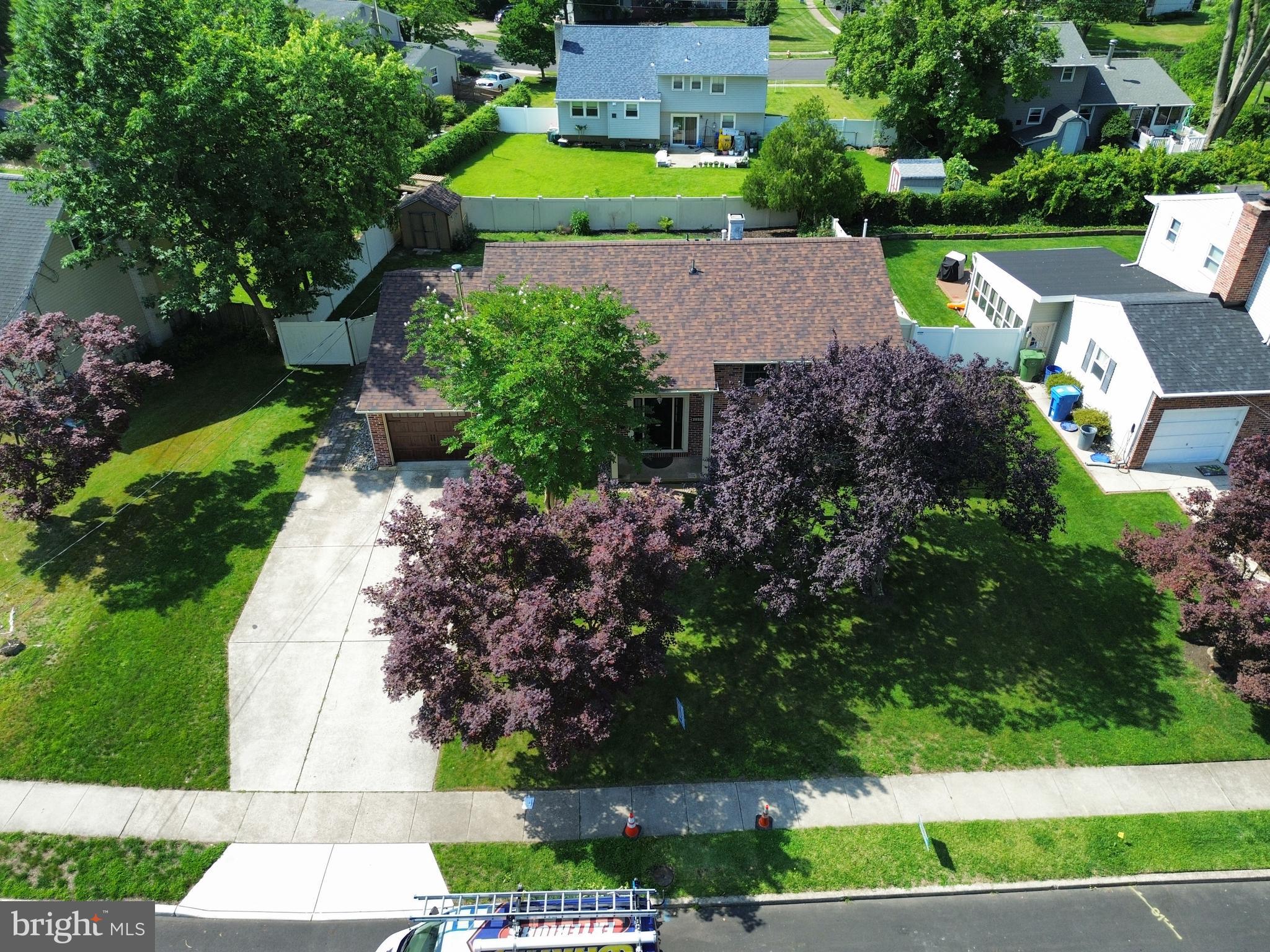 1509 HILLSIDE DRIVE