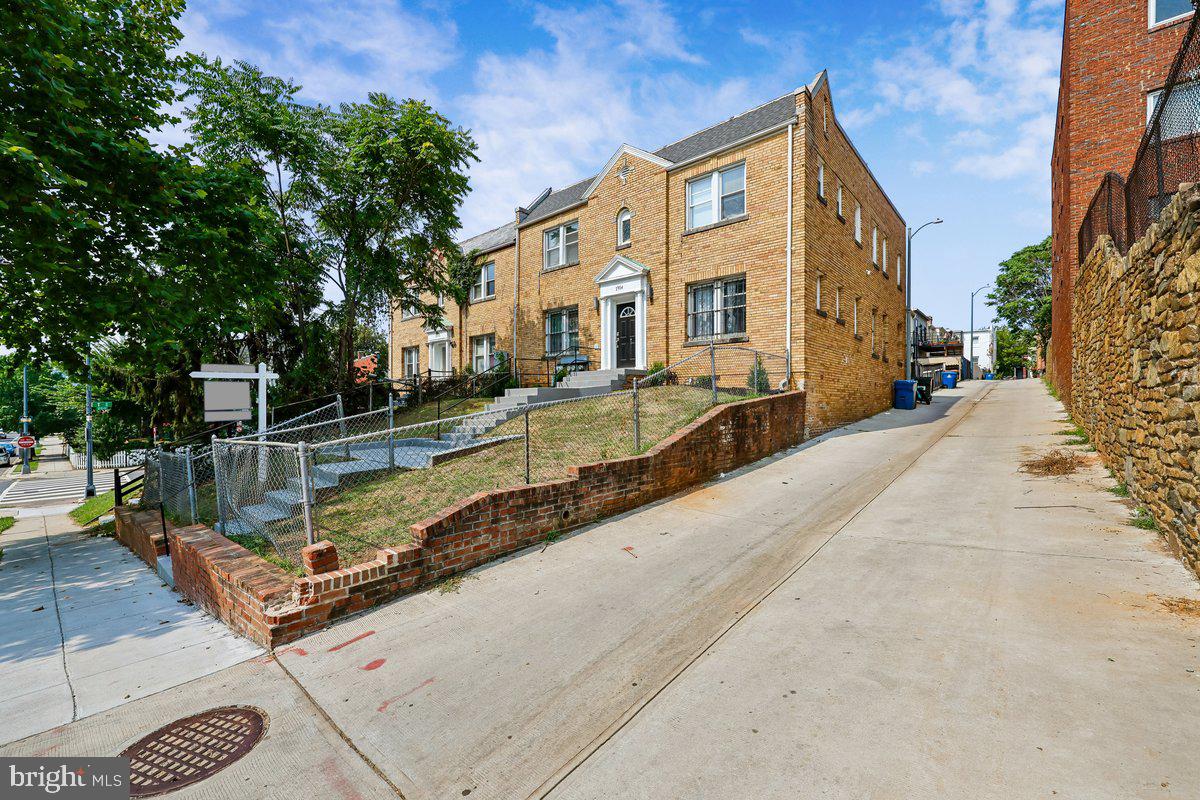 1904 3RD STREET NE
