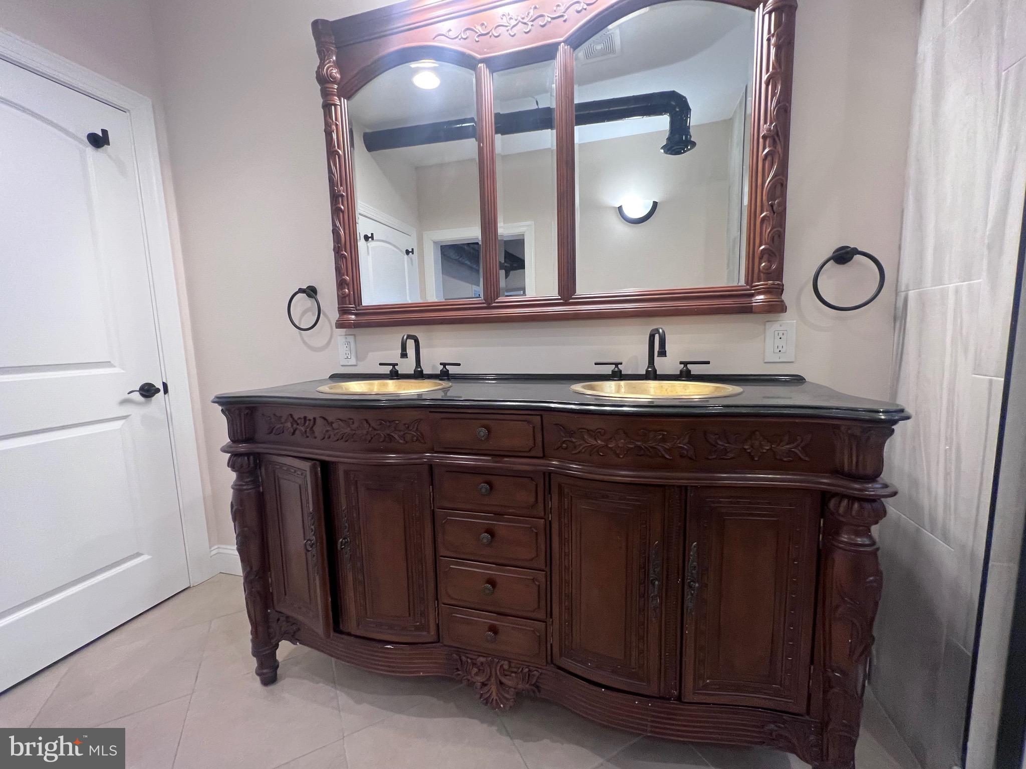 BRISTOL - Residential Lease