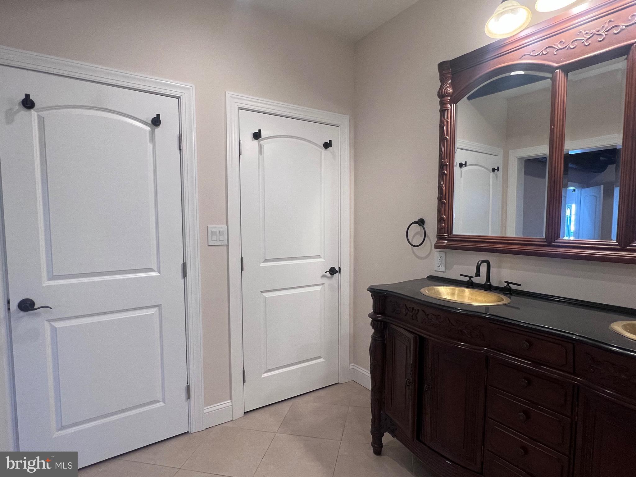 BRISTOL - Residential Lease