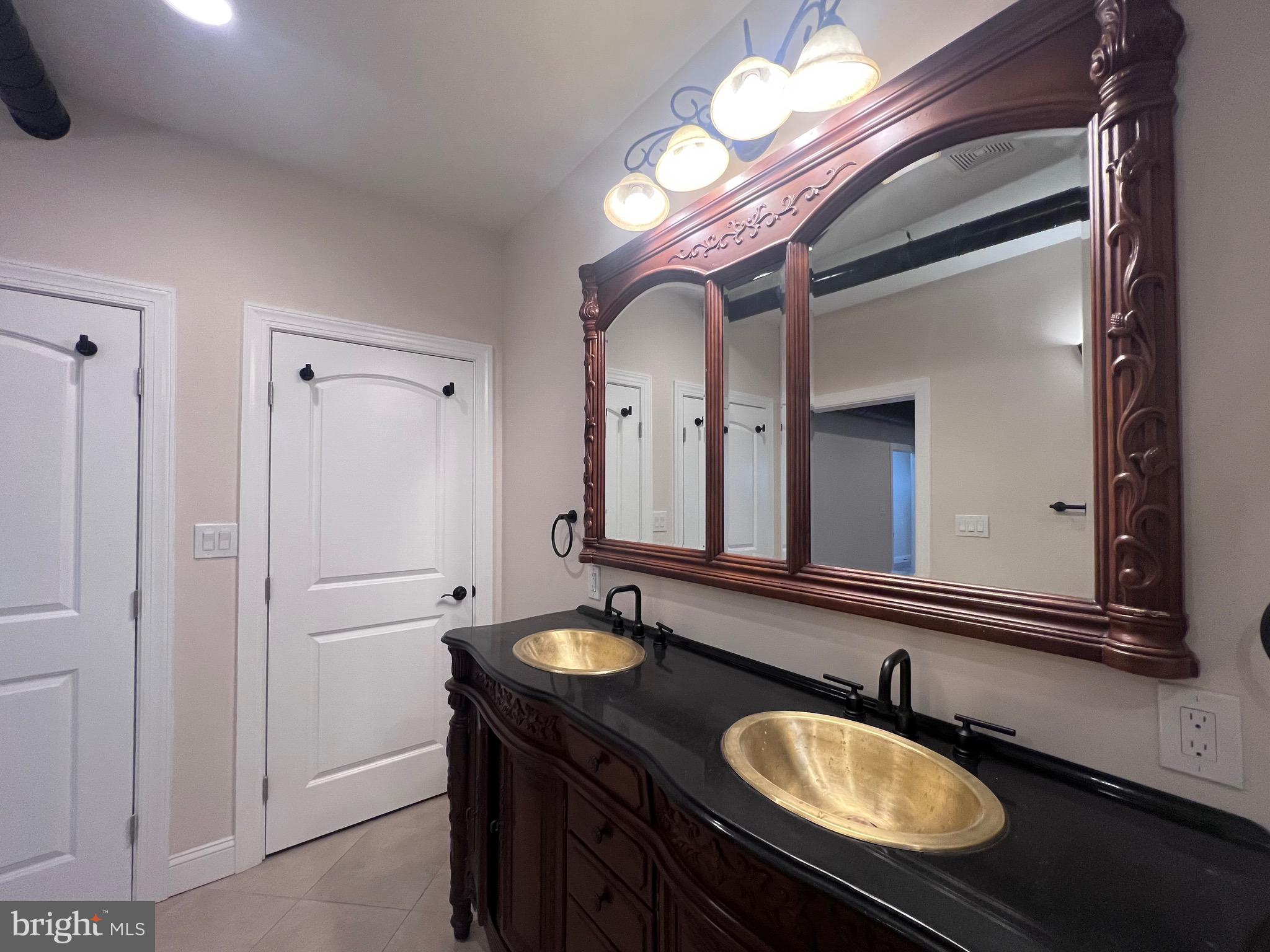 BRISTOL - Residential Lease