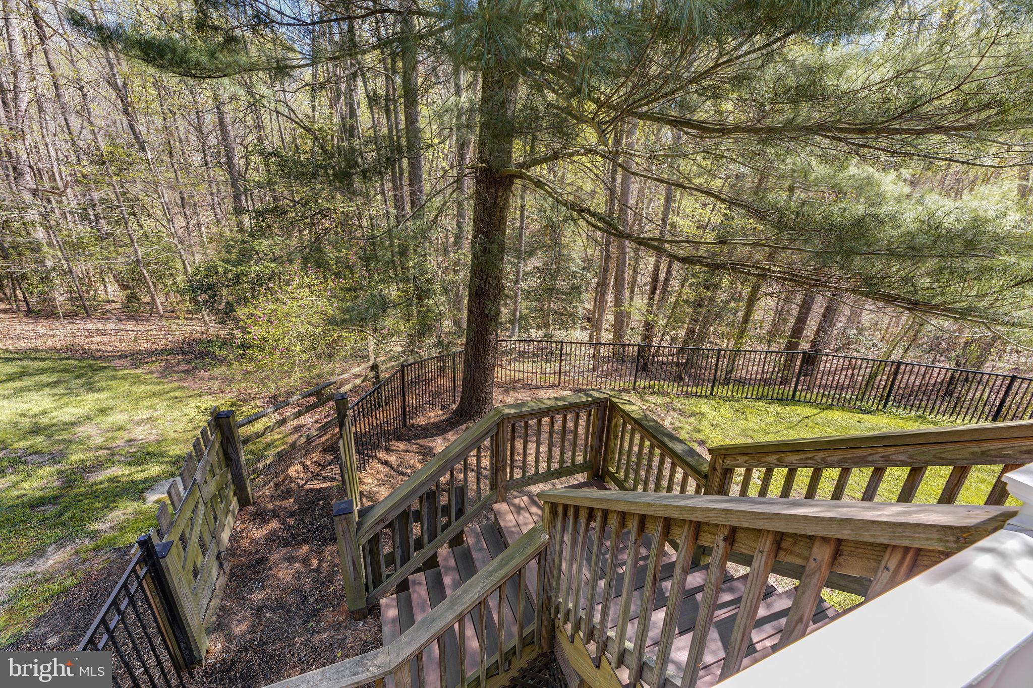 WHISPERING WOODS - Residential