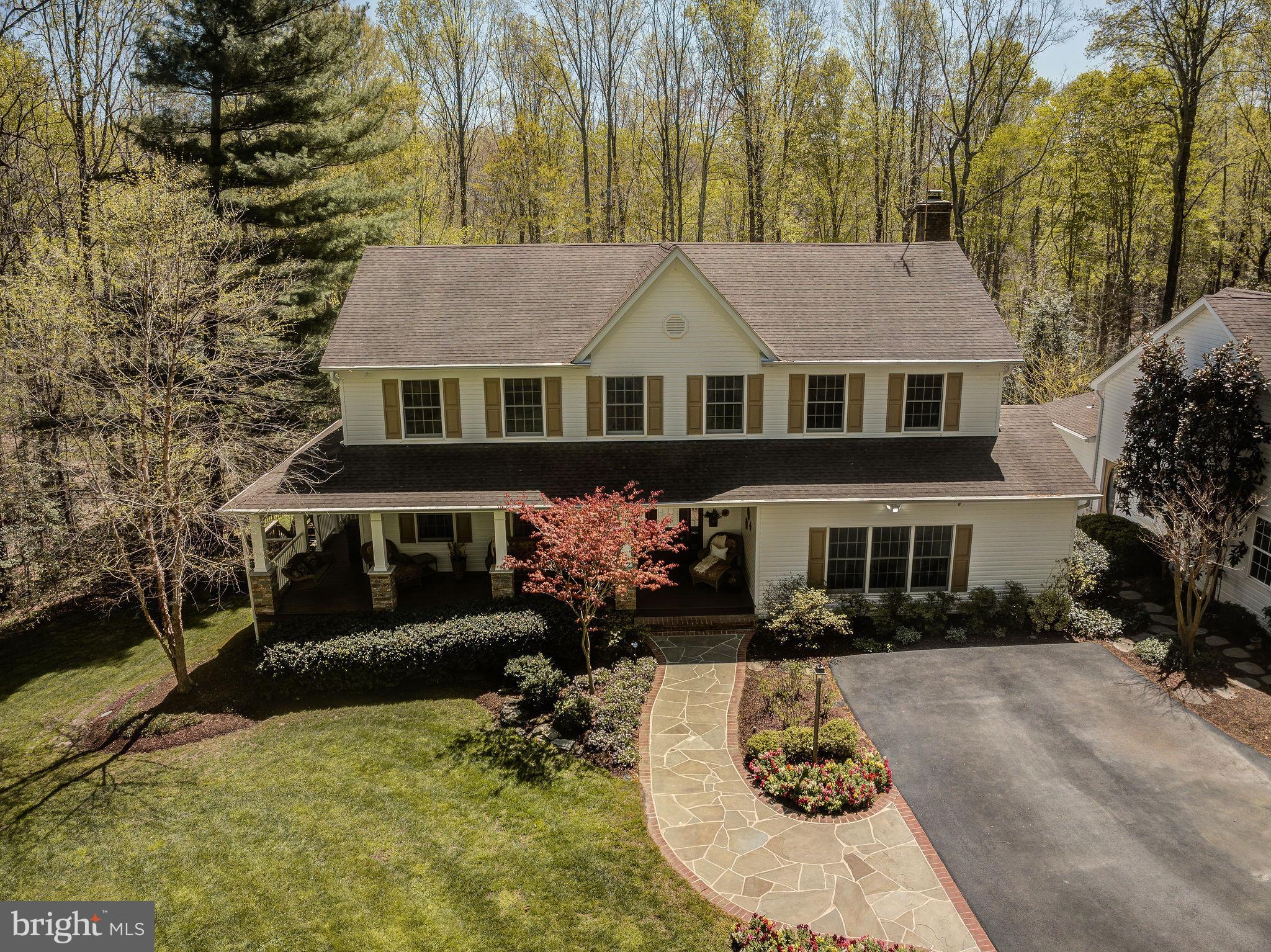 WHISPERING WOODS - Residential