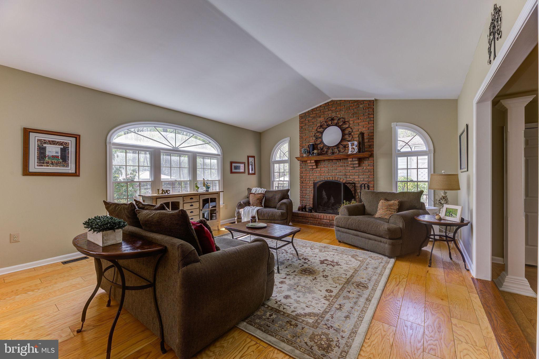 WHISPERING WOODS - Residential