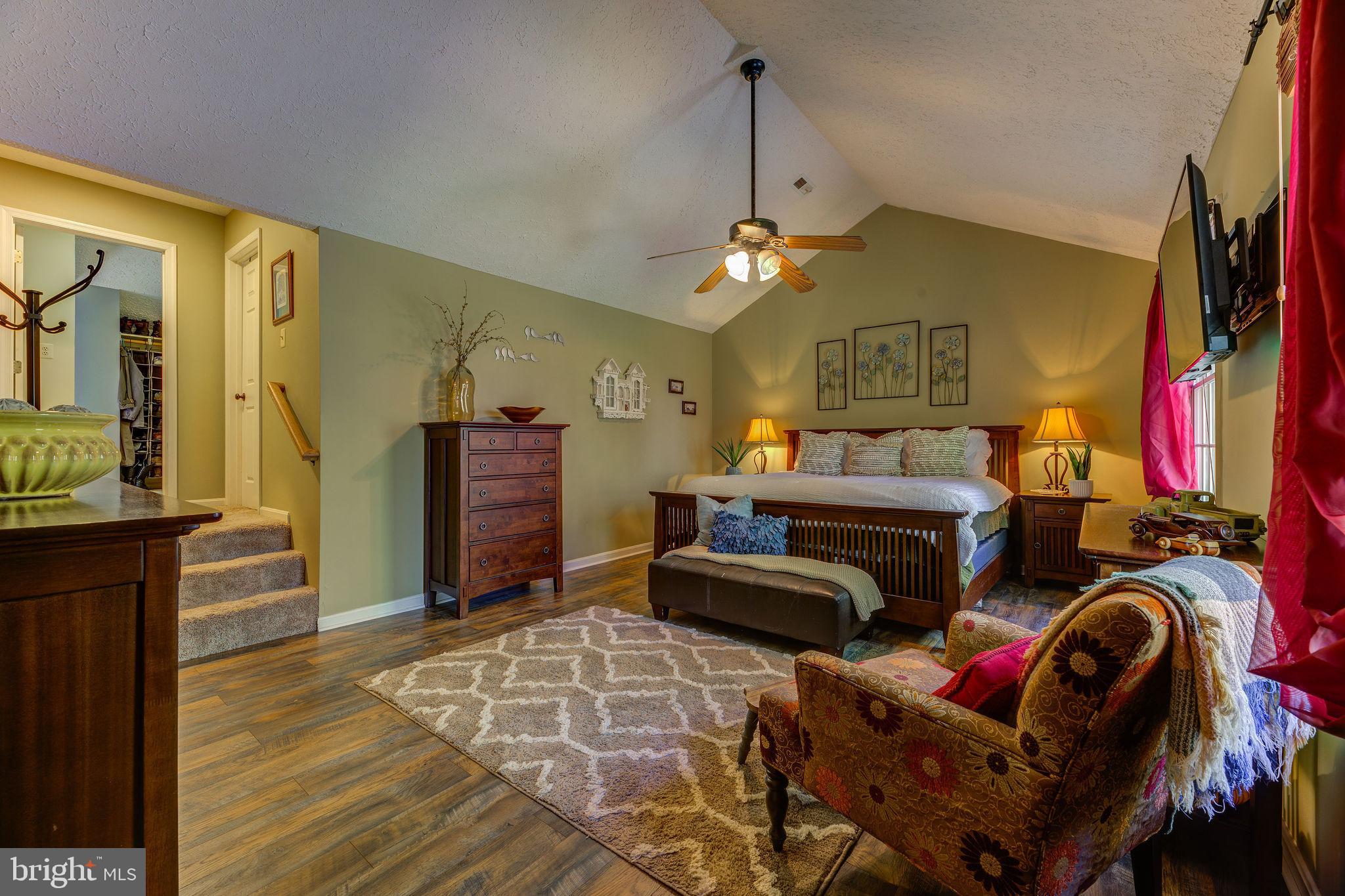 WHISPERING WOODS - Residential