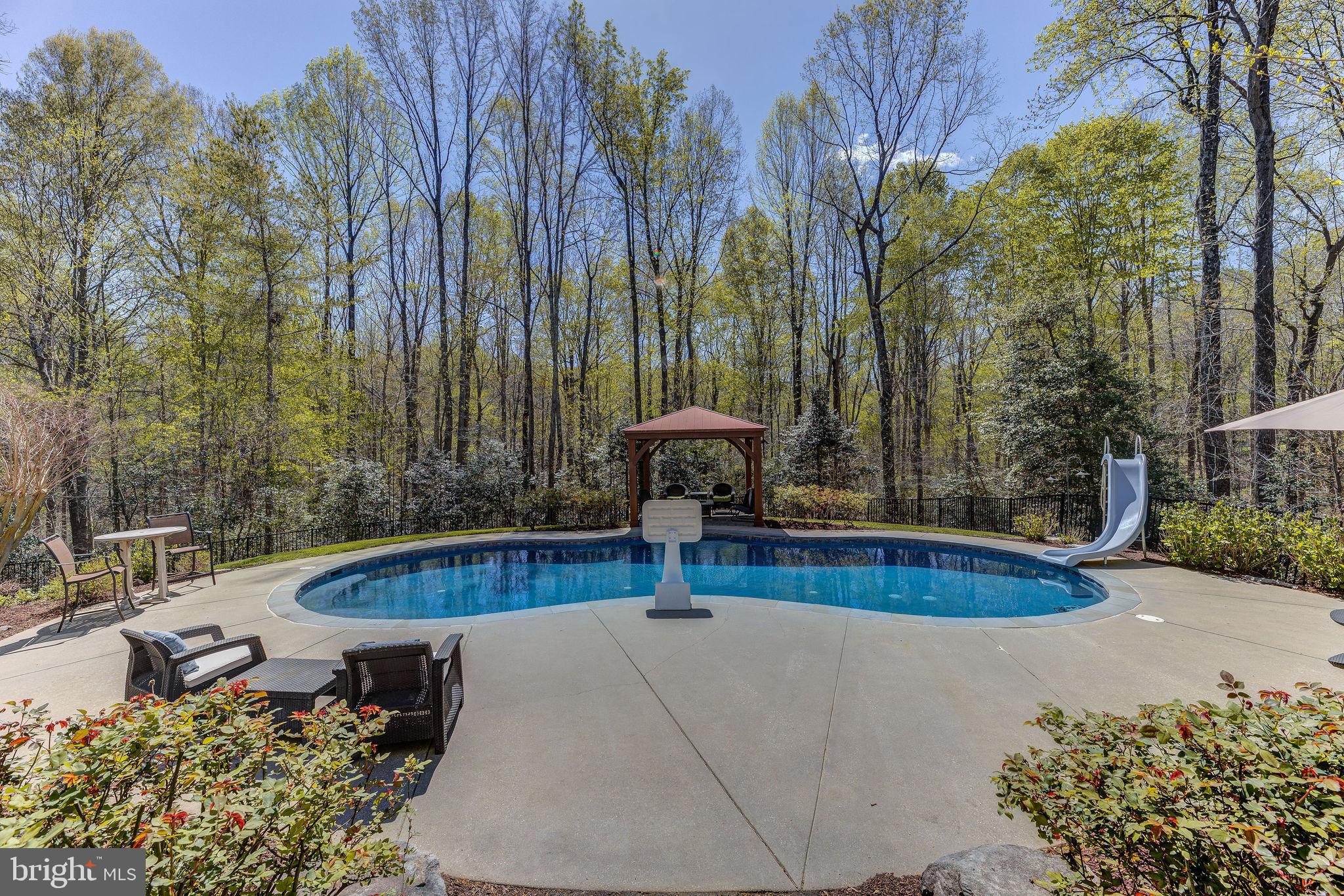 WHISPERING WOODS - Residential