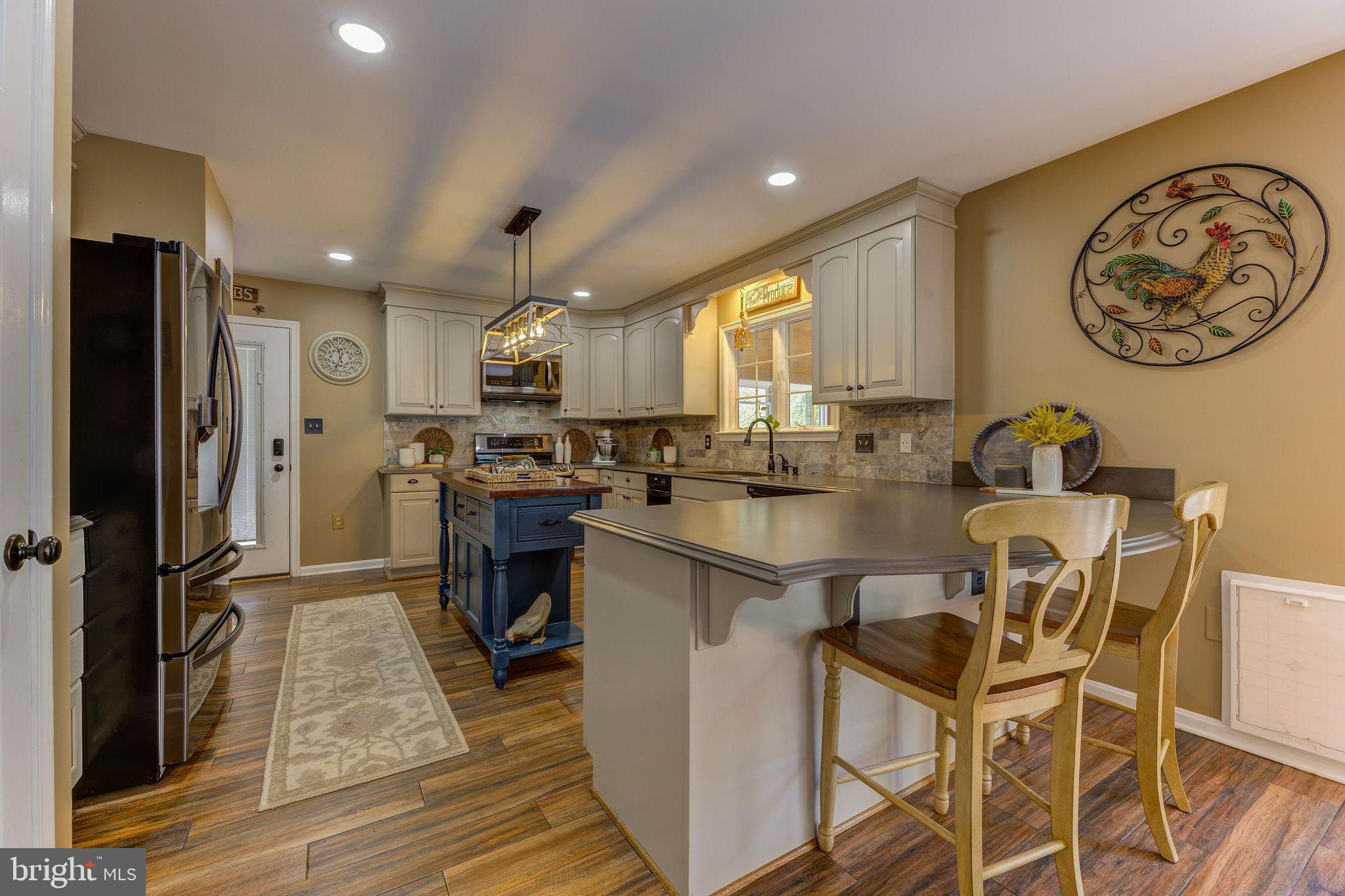 WHISPERING WOODS - Residential