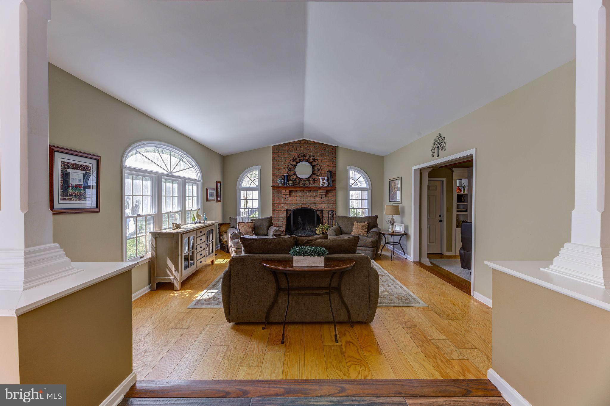 WHISPERING WOODS - Residential