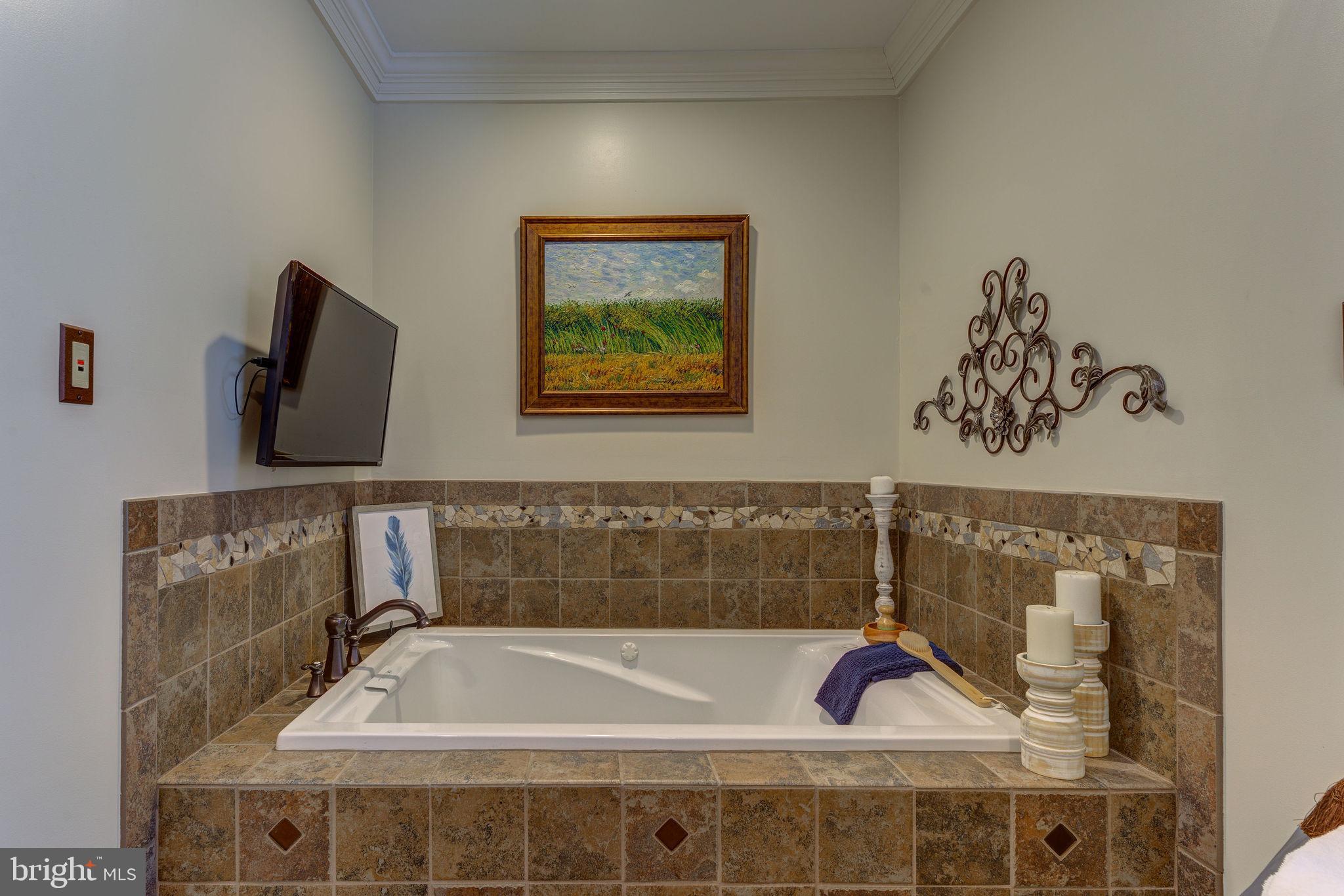 WHISPERING WOODS - Residential