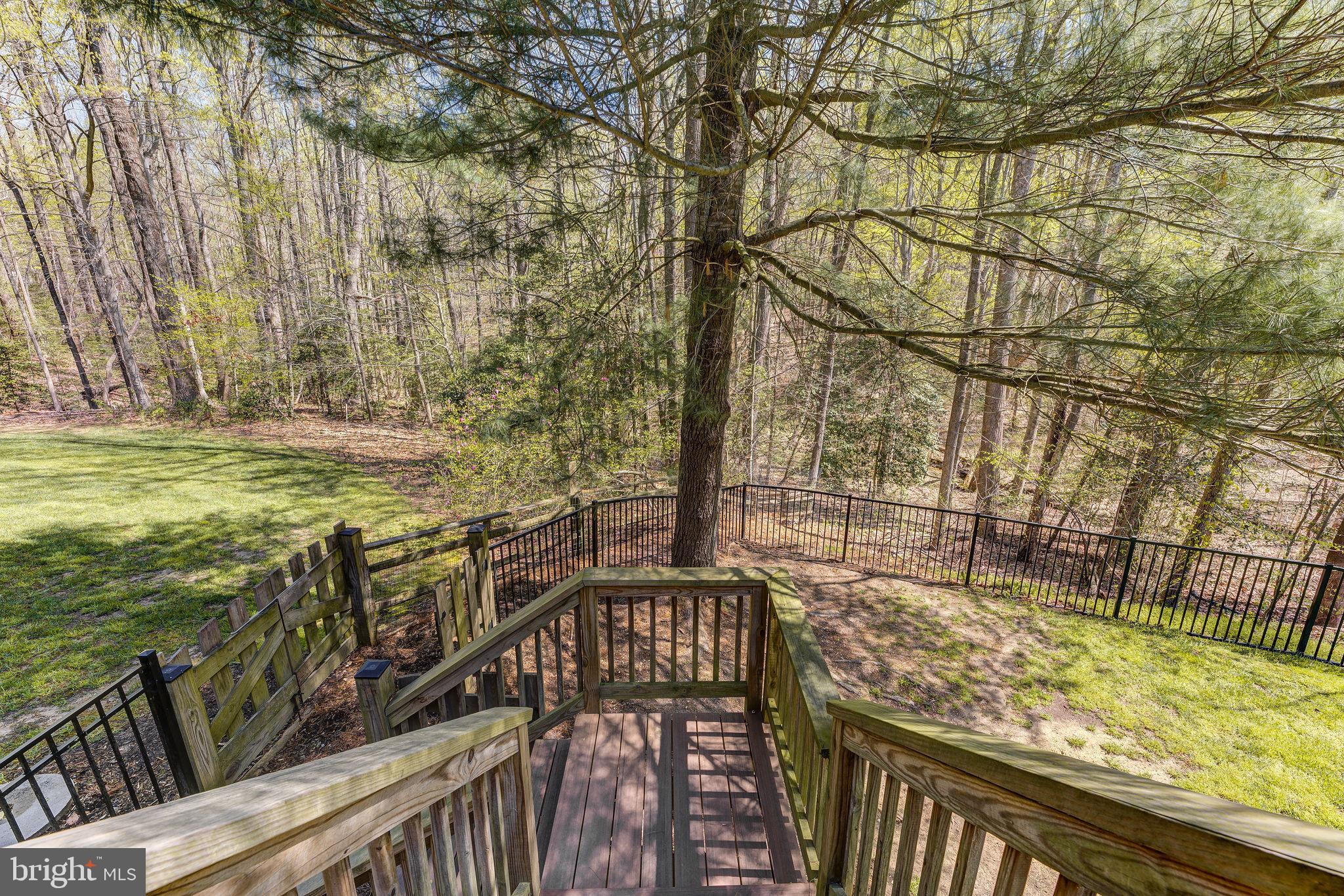 WHISPERING WOODS - Residential