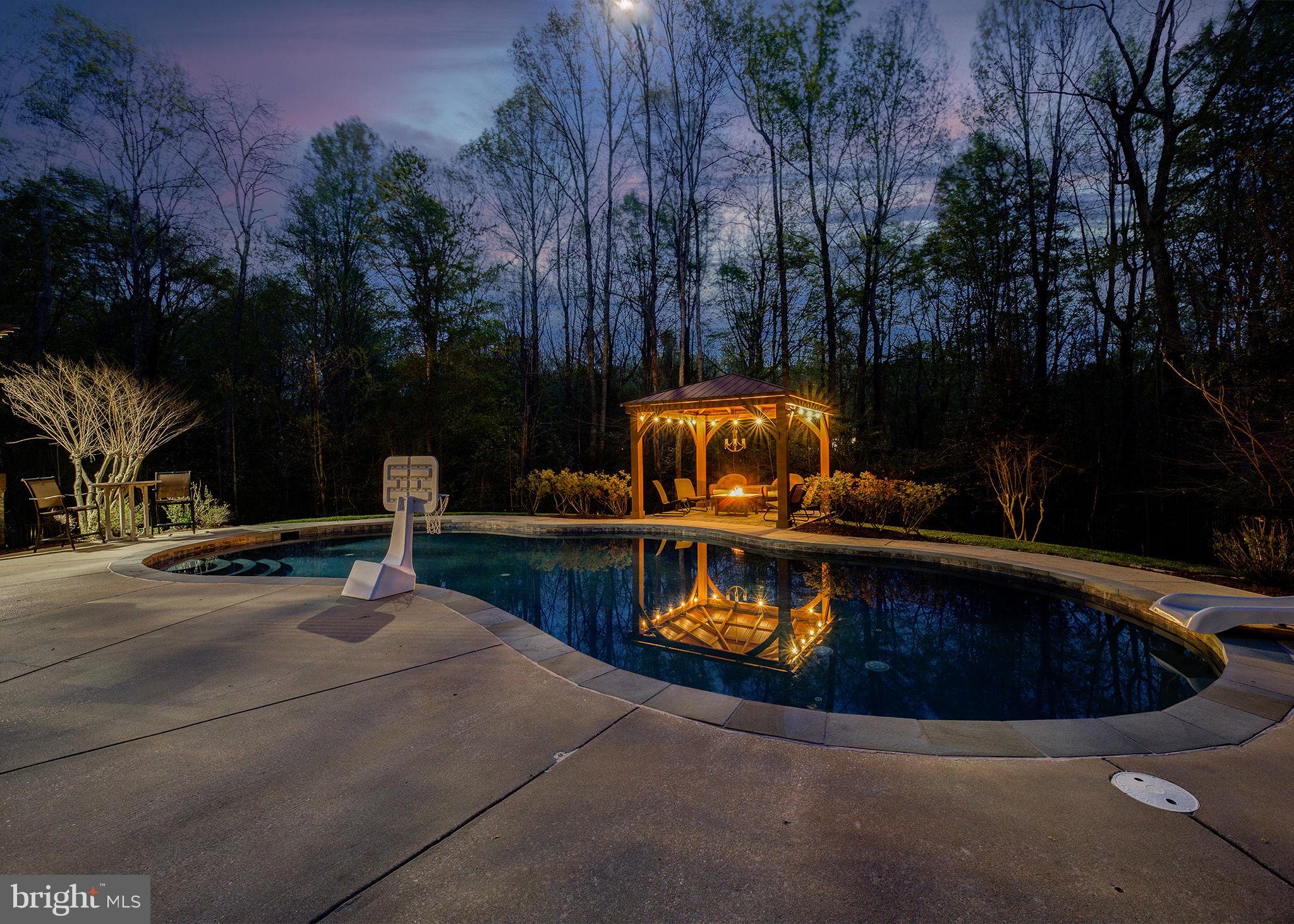 WHISPERING WOODS - Residential