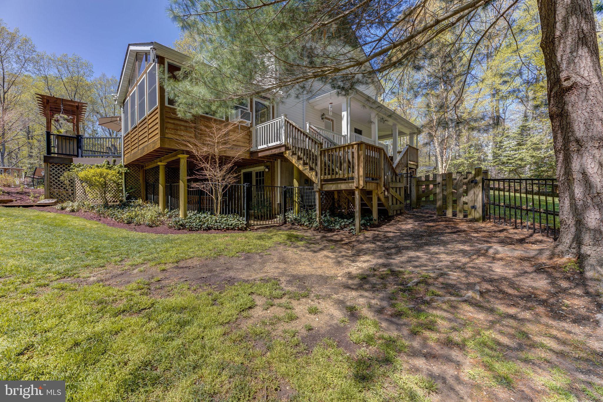 WHISPERING WOODS - Residential