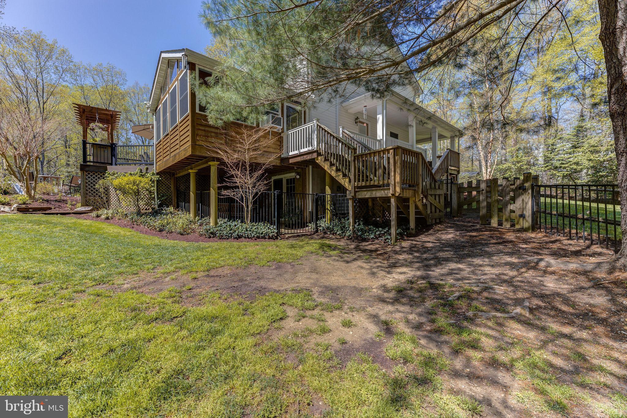 WHISPERING WOODS - Residential