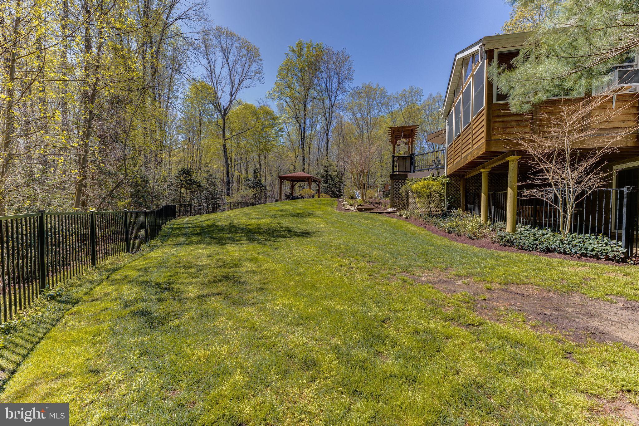 WHISPERING WOODS - Residential