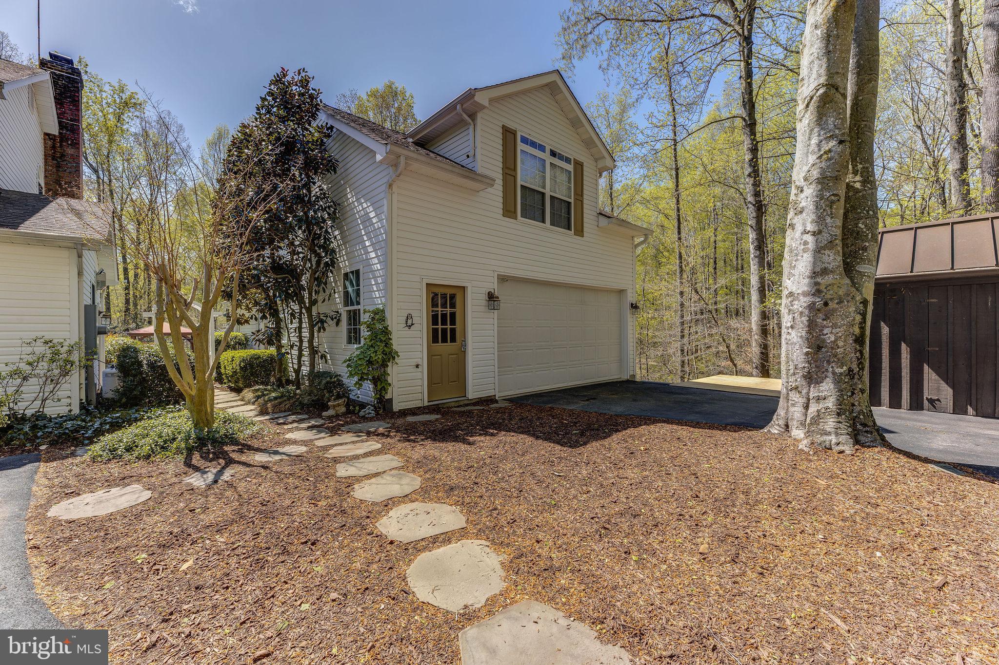 WHISPERING WOODS - Residential