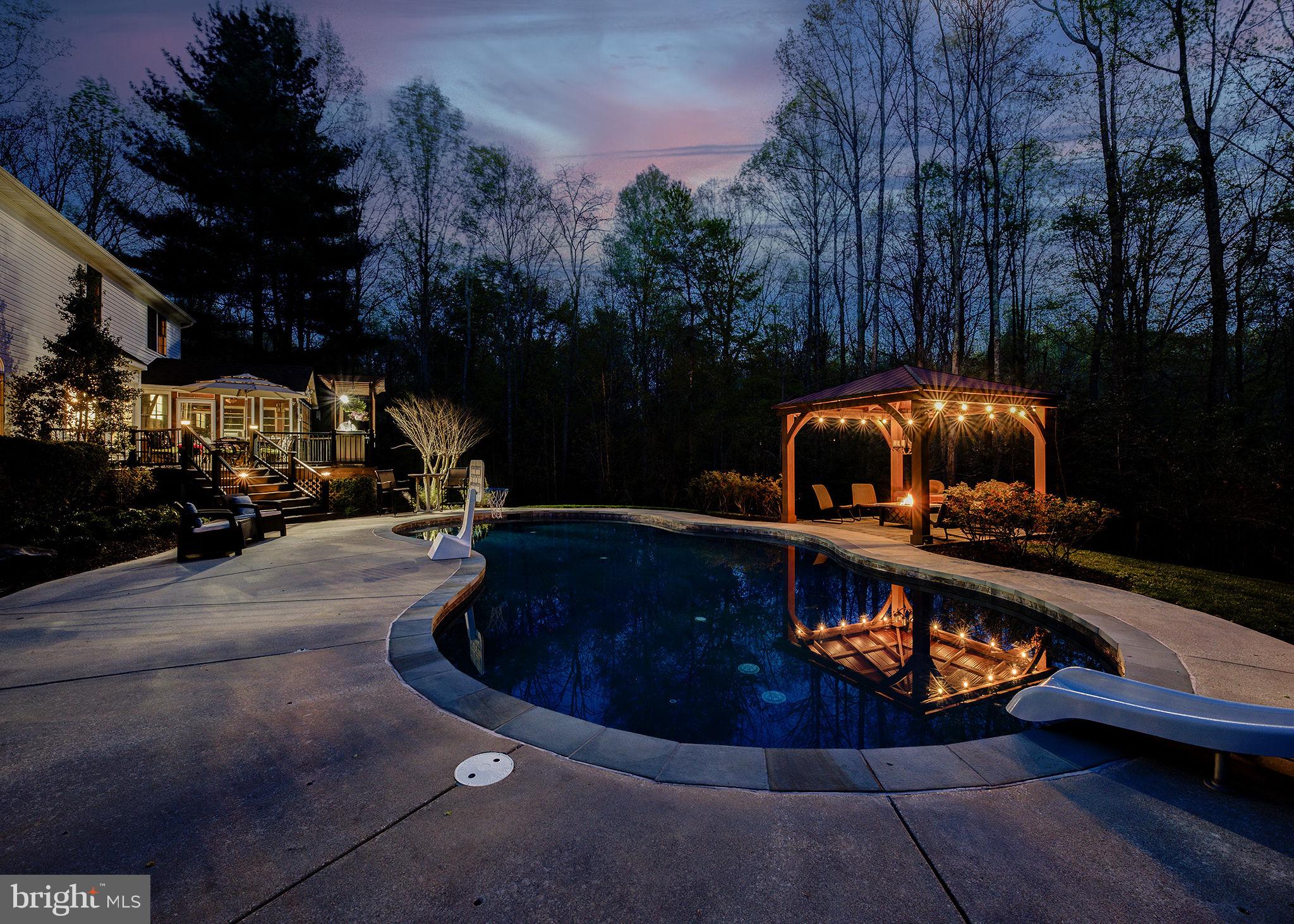 WHISPERING WOODS - Residential