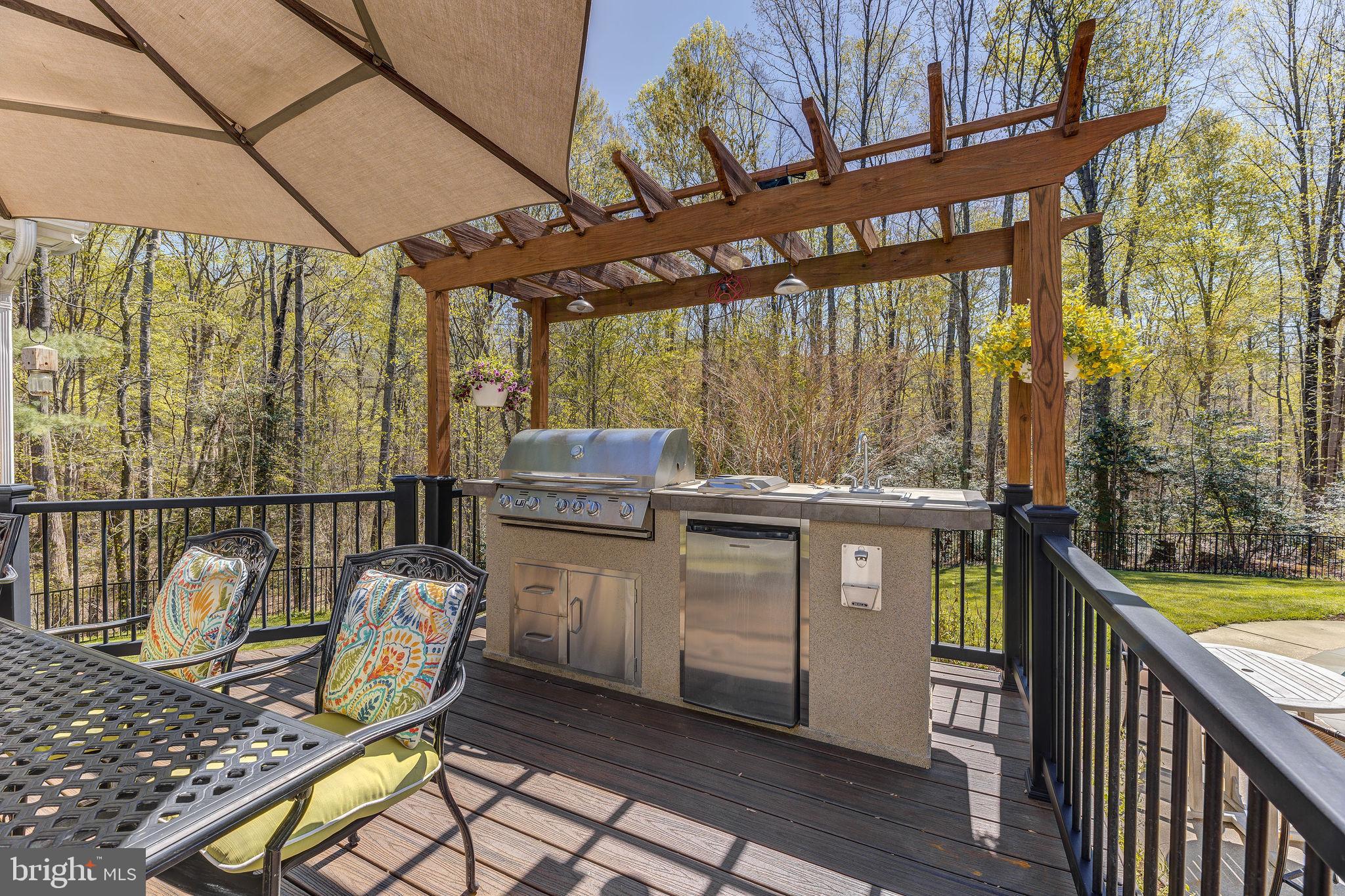 WHISPERING WOODS - Residential