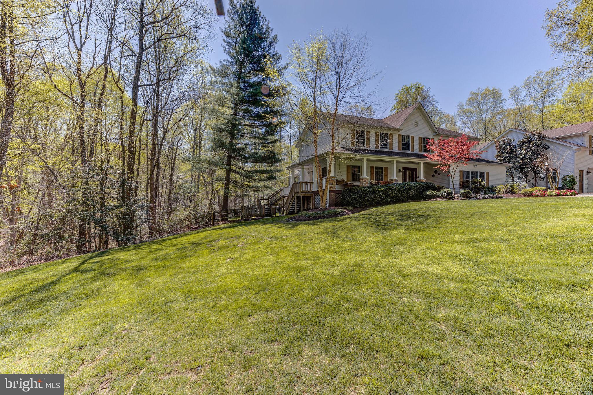 WHISPERING WOODS - Residential