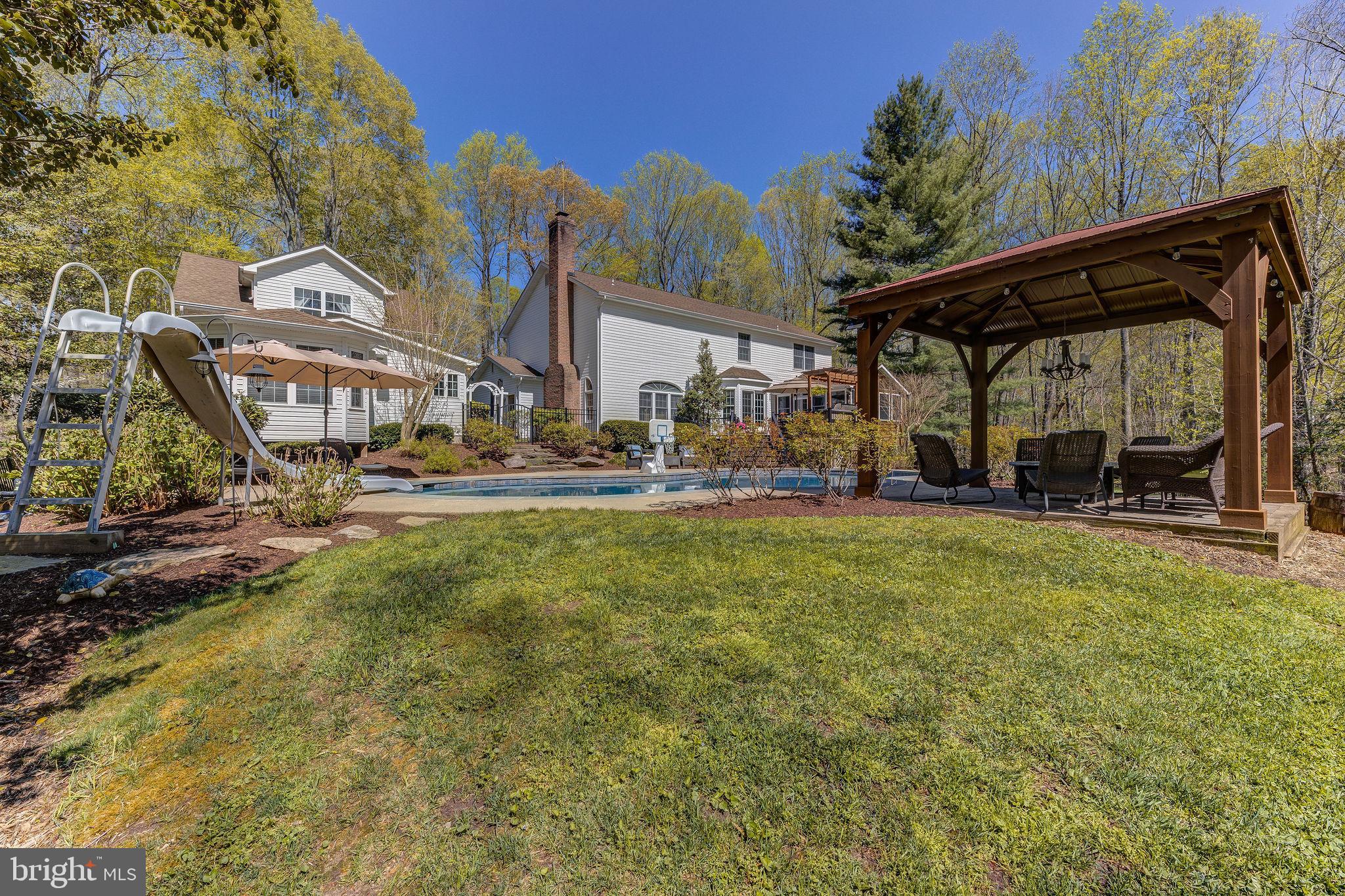 WHISPERING WOODS - Residential