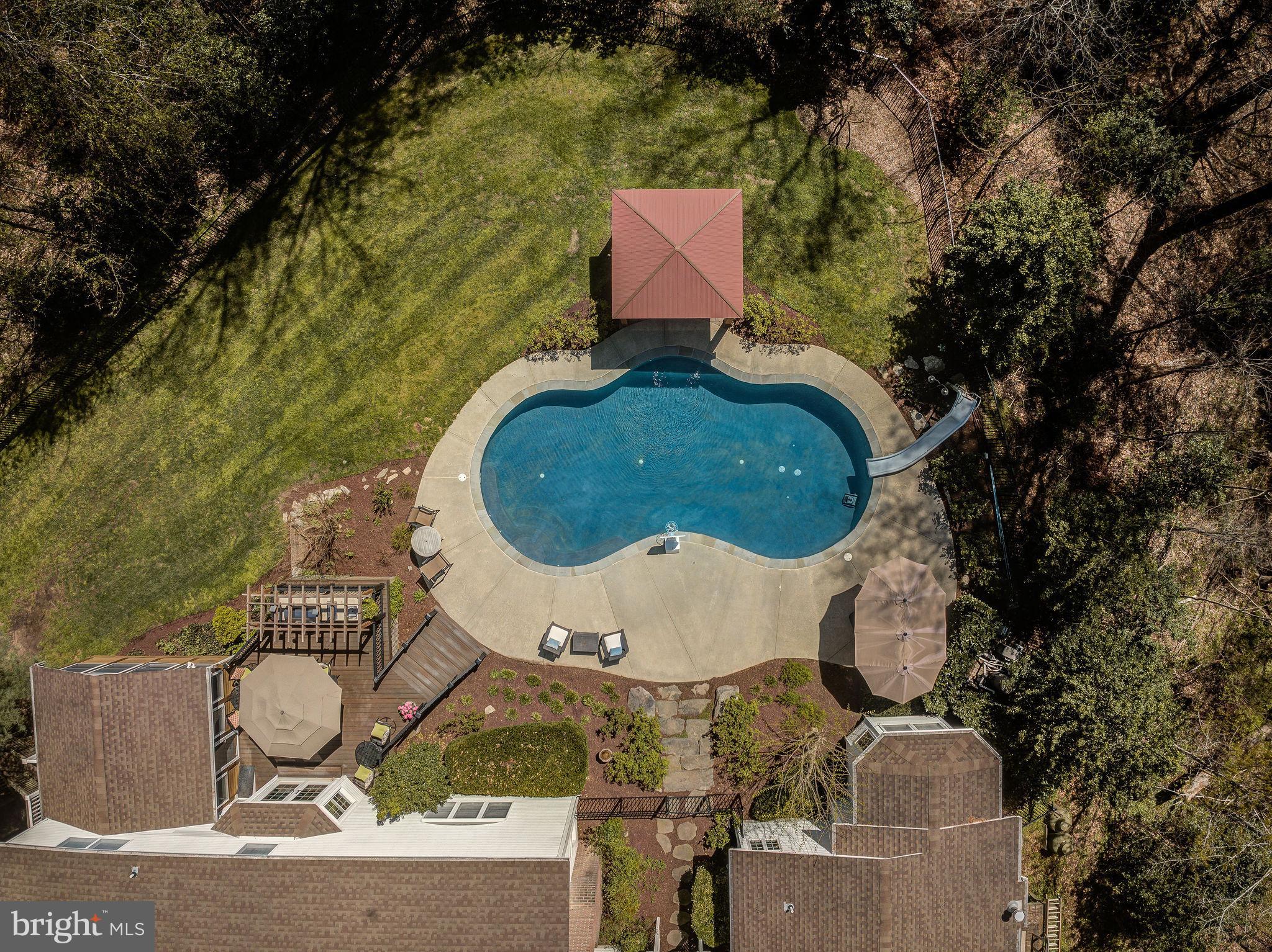 WHISPERING WOODS - Residential