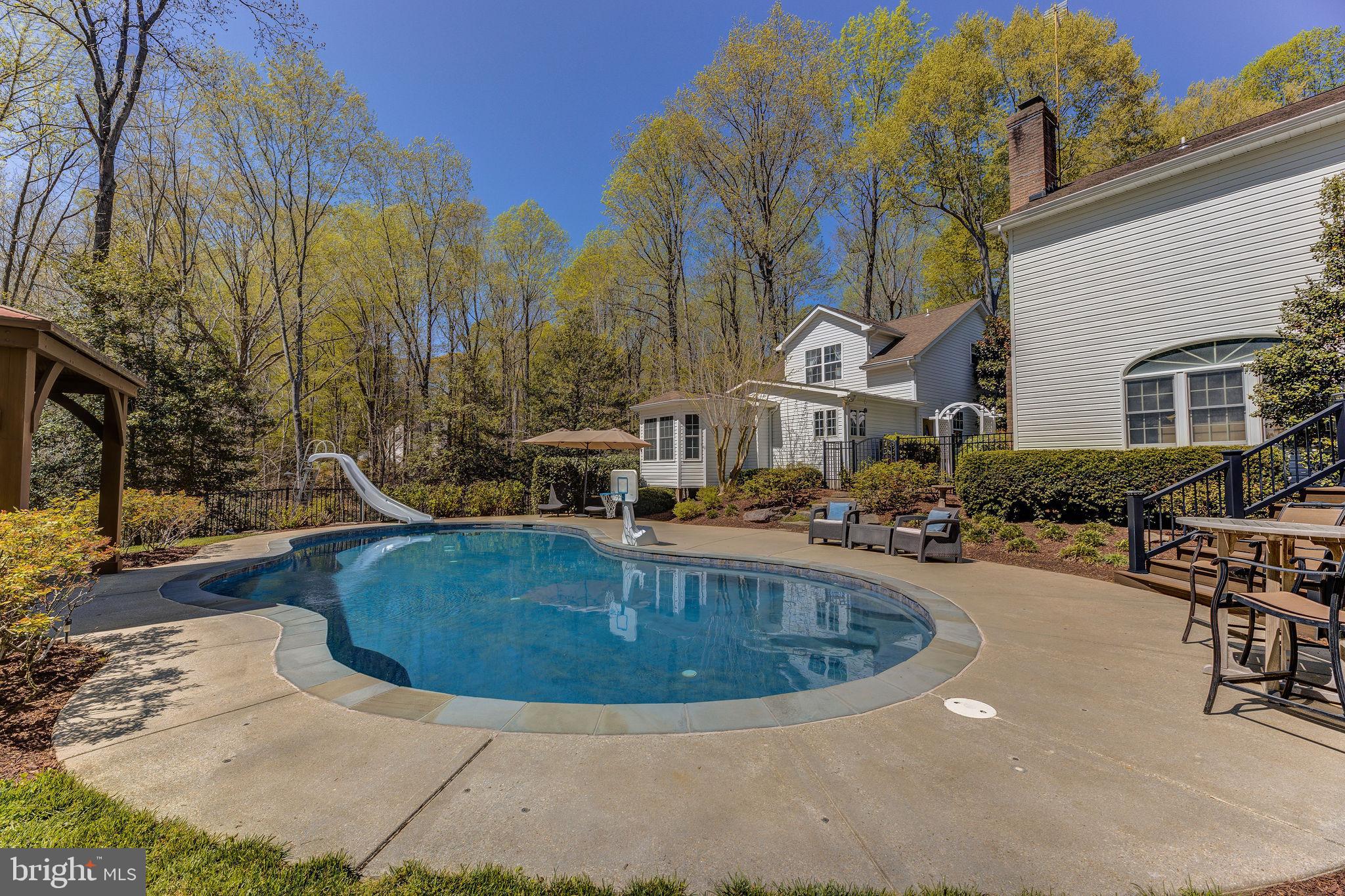 WHISPERING WOODS - Residential