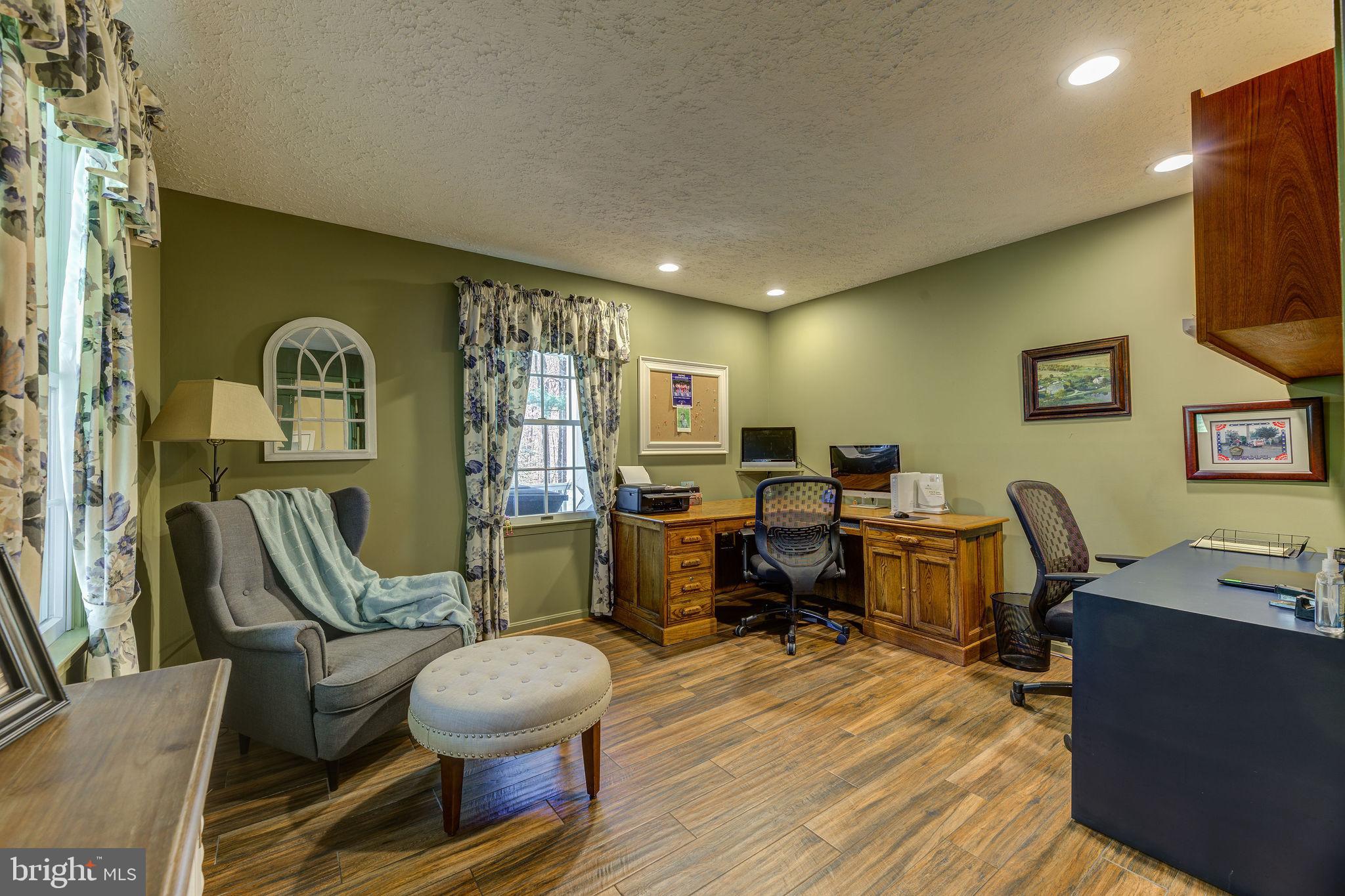 WHISPERING WOODS - Residential