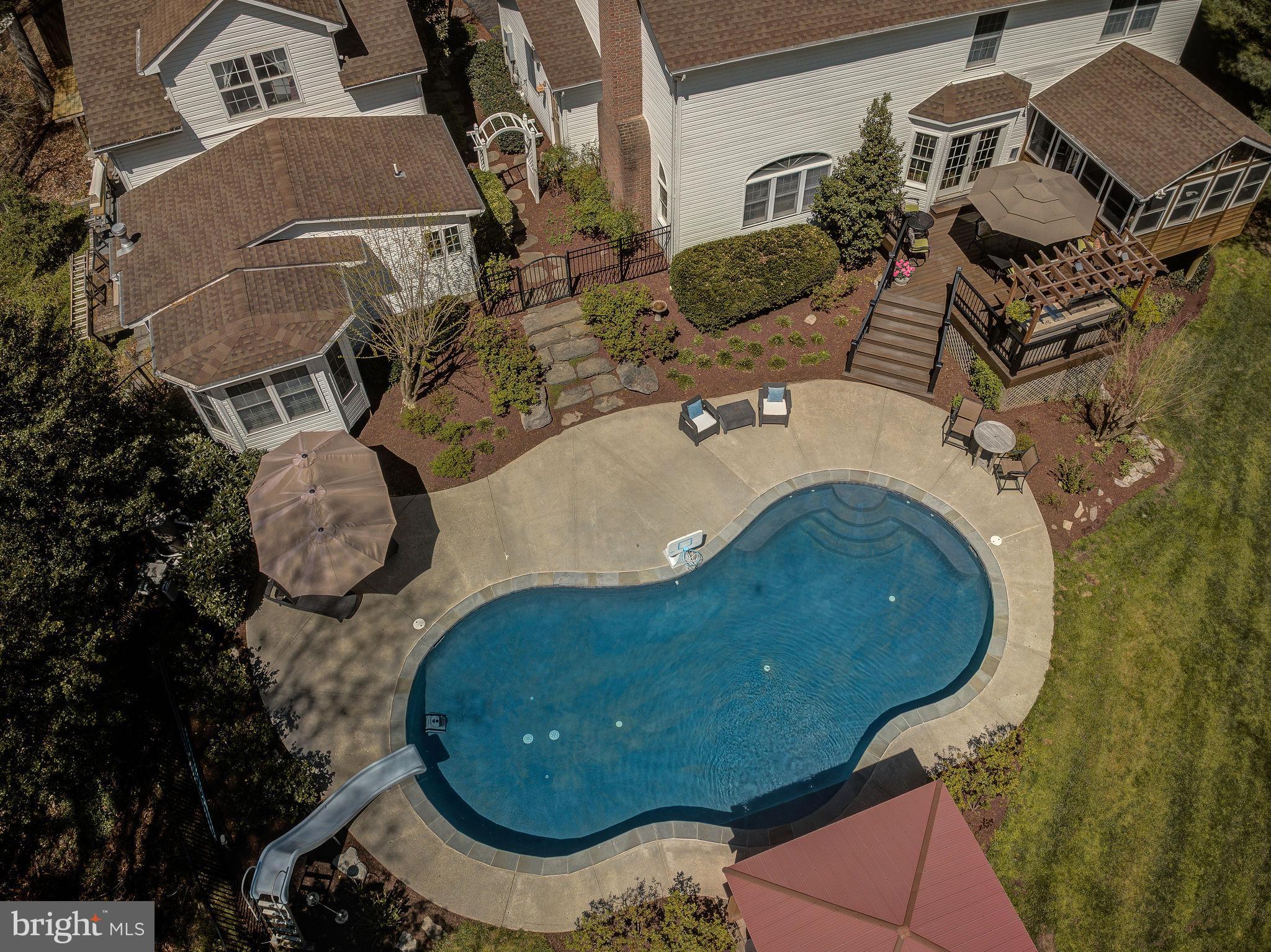 WHISPERING WOODS - Residential