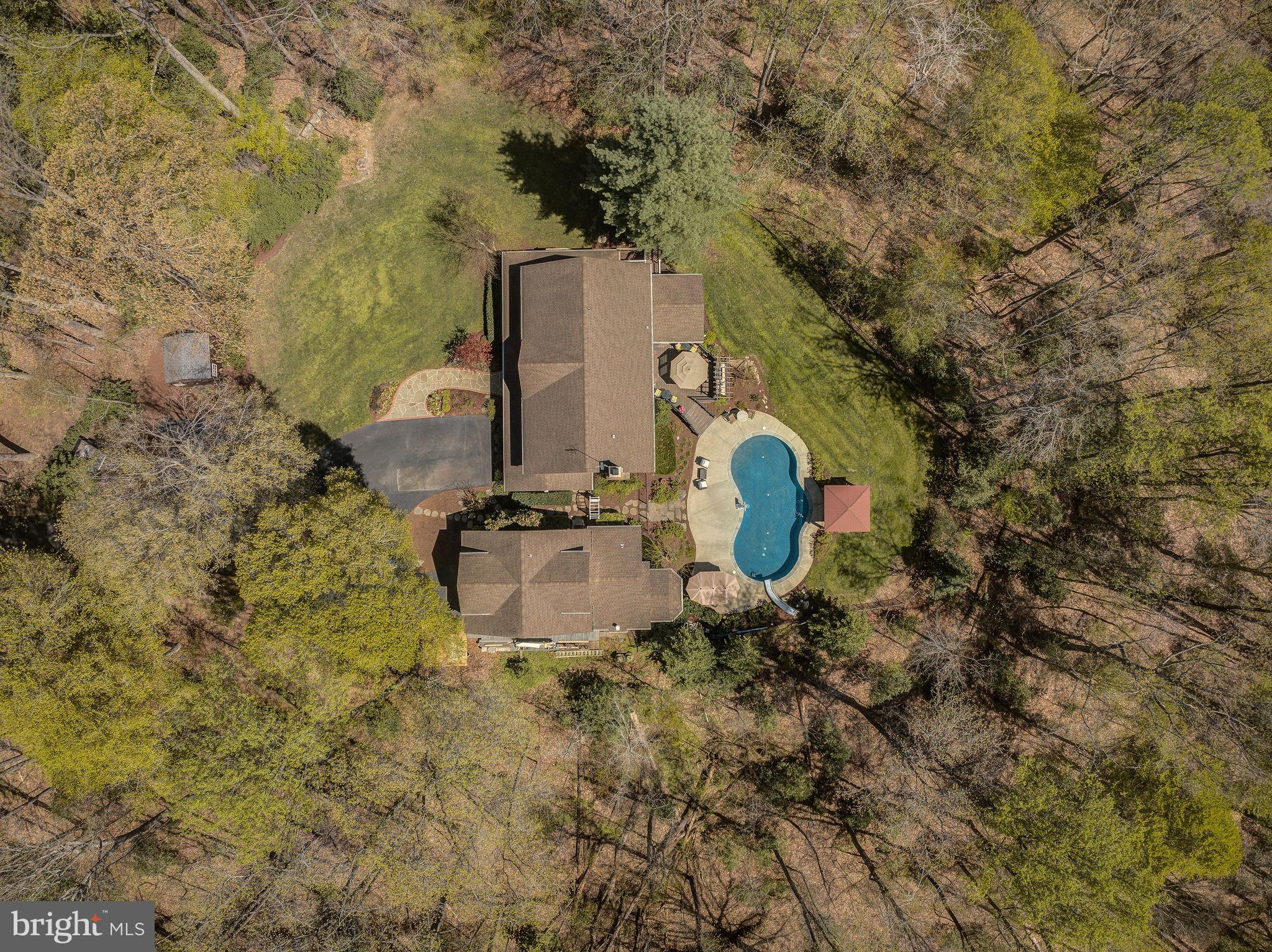 WHISPERING WOODS - Residential