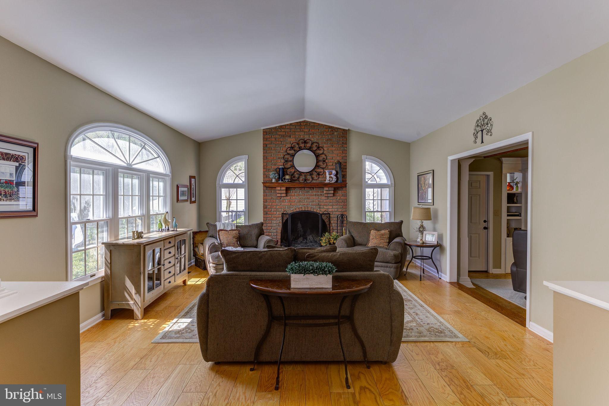 WHISPERING WOODS - Residential