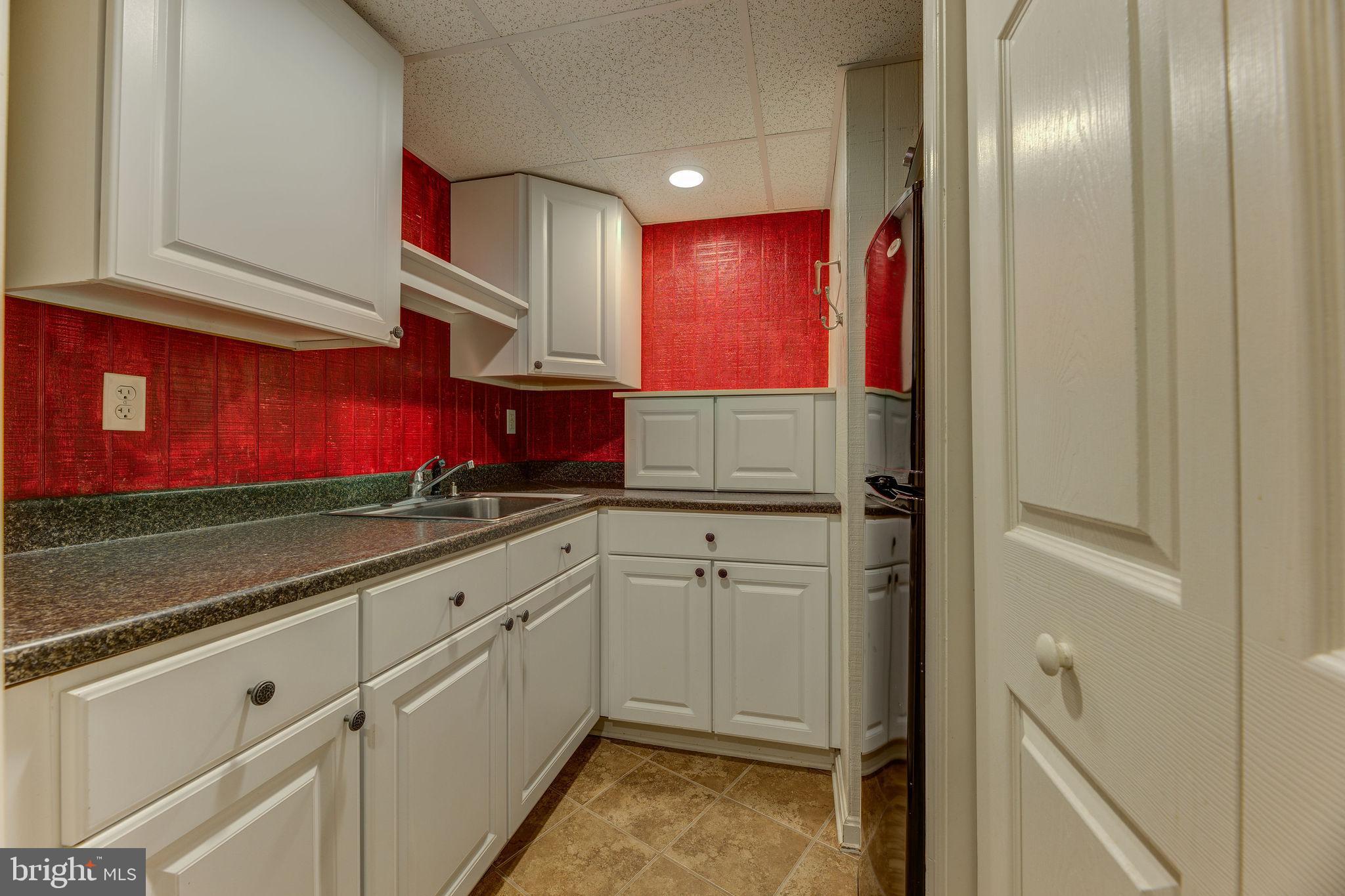 WHISPERING WOODS - Residential