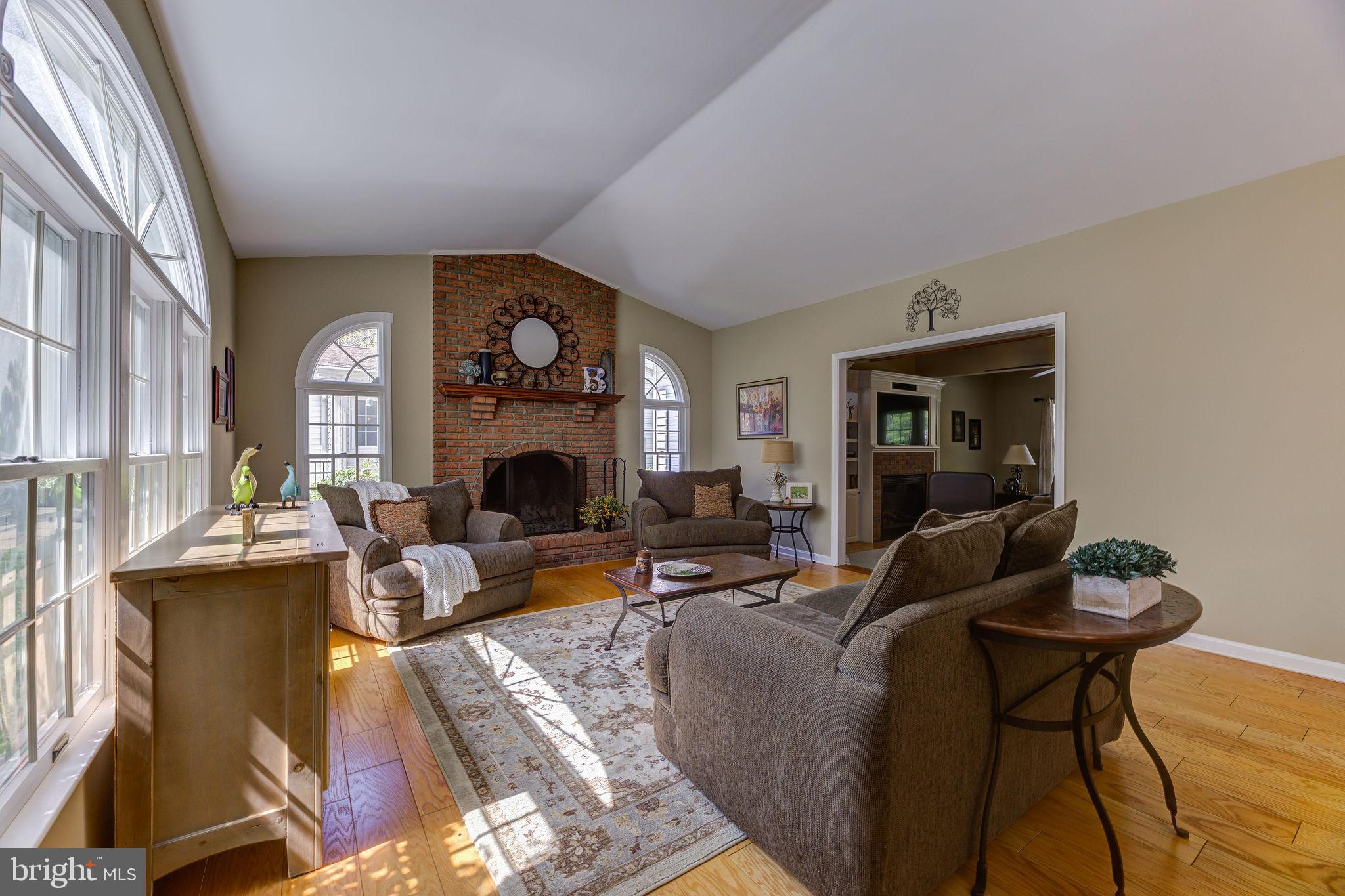 WHISPERING WOODS - Residential