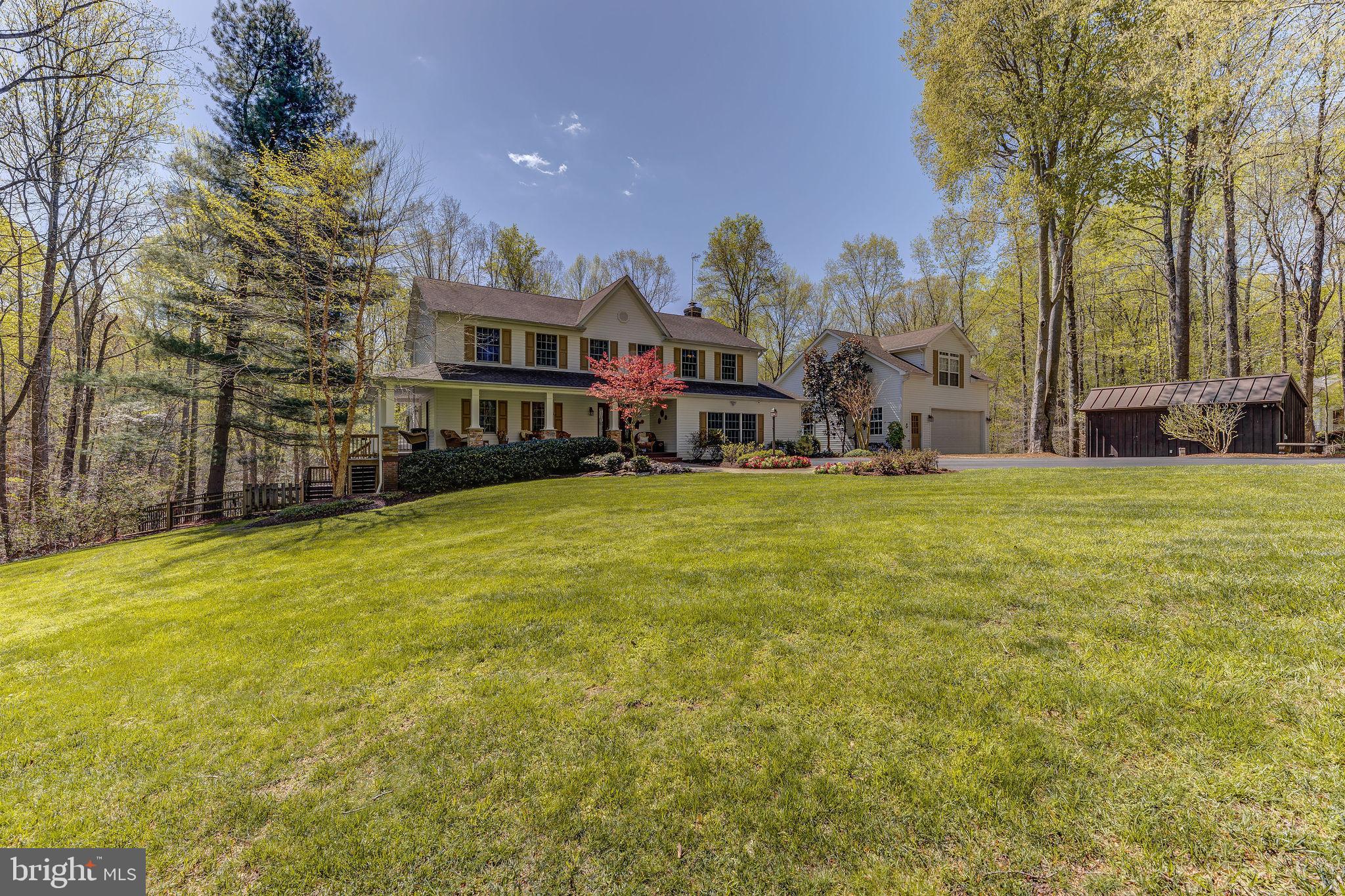 WHISPERING WOODS - Residential