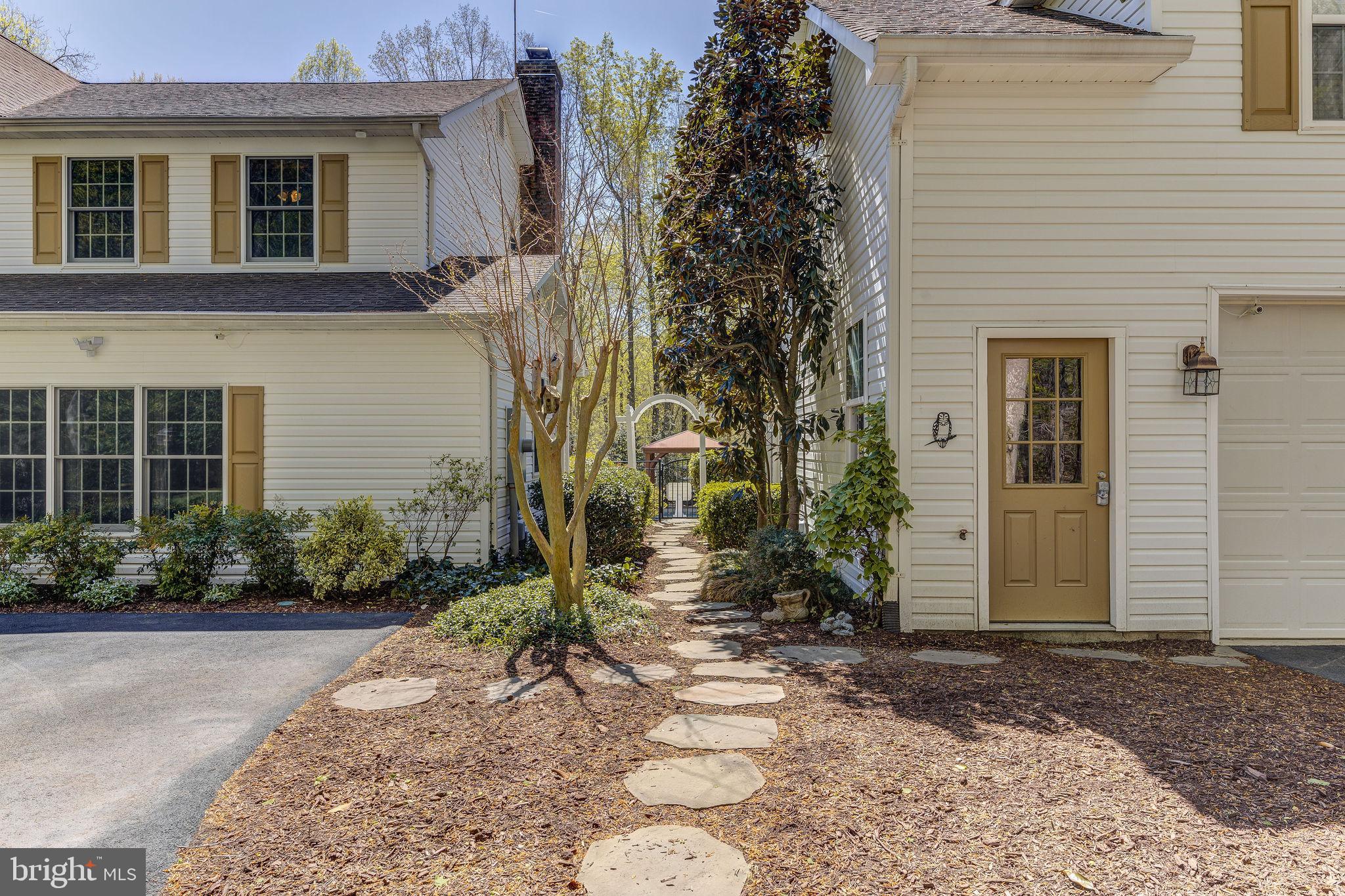 WHISPERING WOODS - Residential