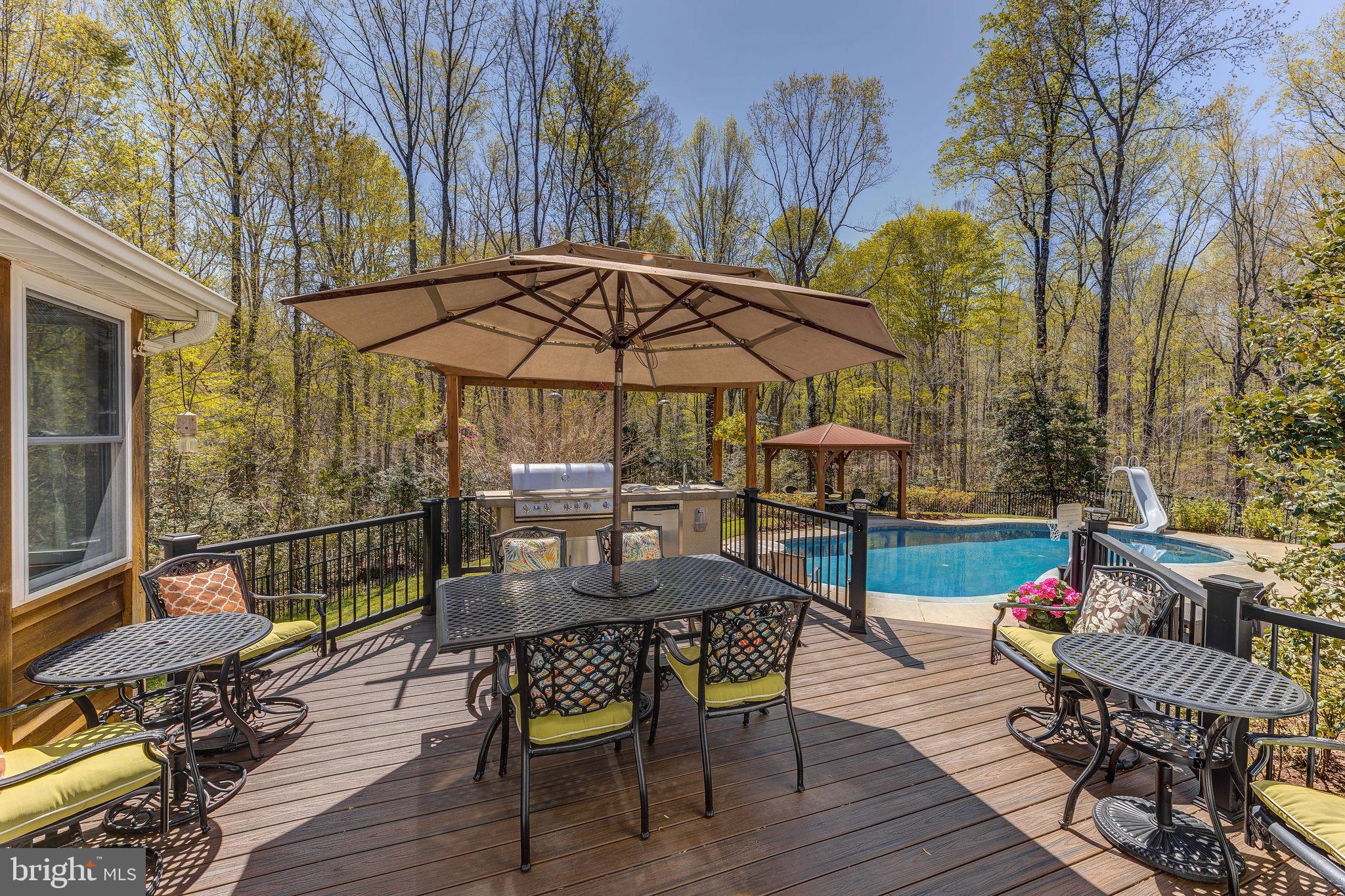 WHISPERING WOODS - Residential