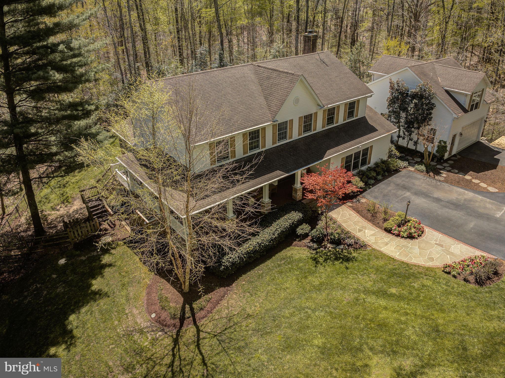 WHISPERING WOODS - Residential