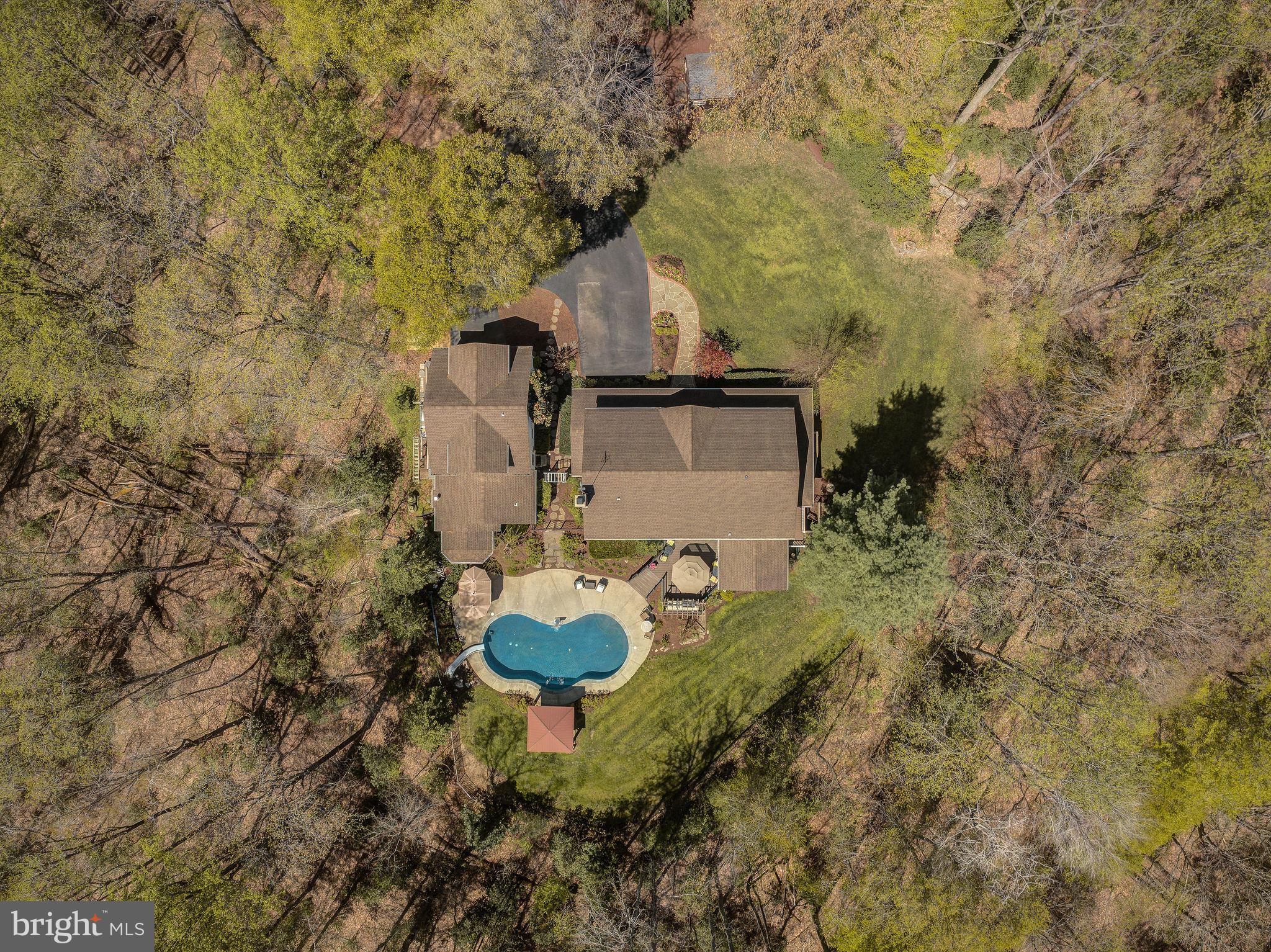 WHISPERING WOODS - Residential