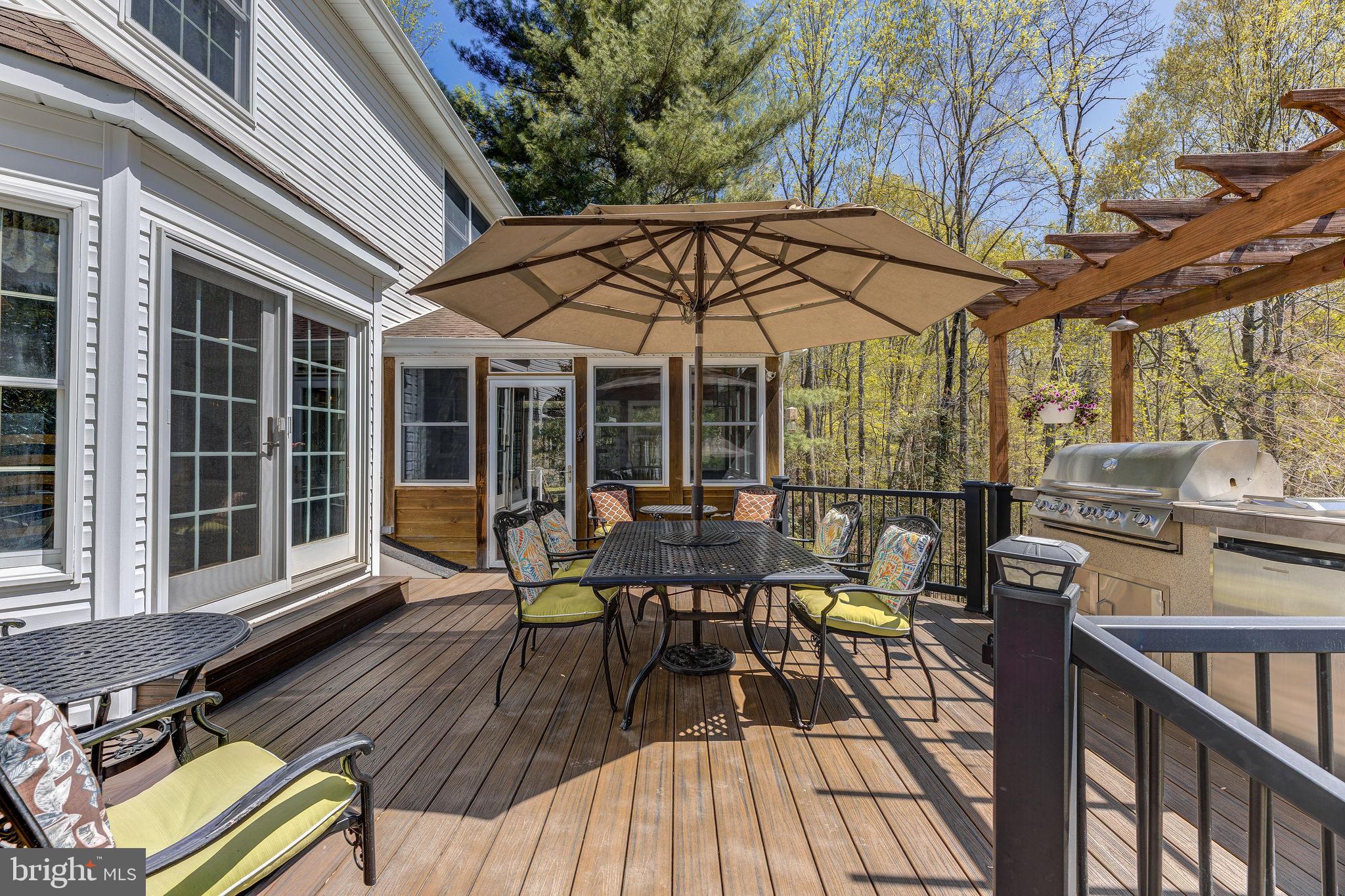 WHISPERING WOODS - Residential