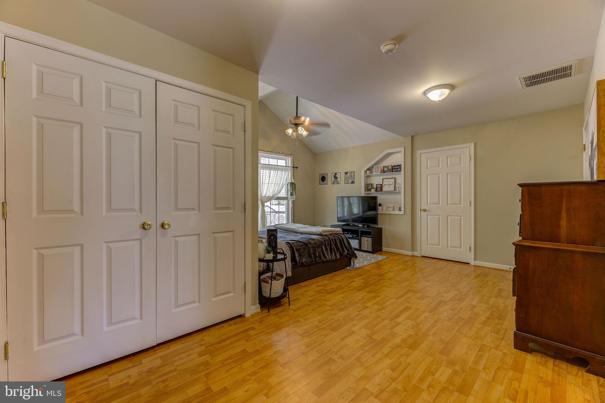 WHISPERING WOODS - Residential