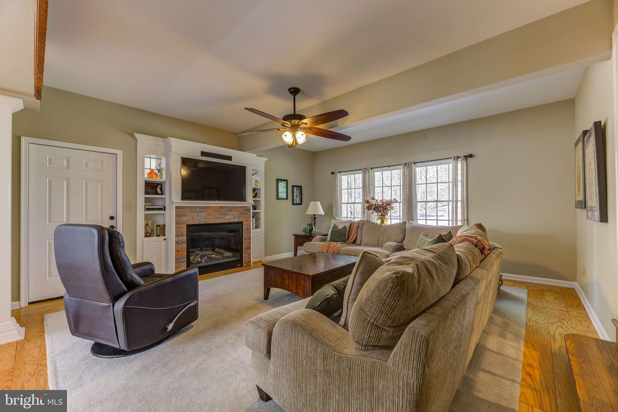 WHISPERING WOODS - Residential