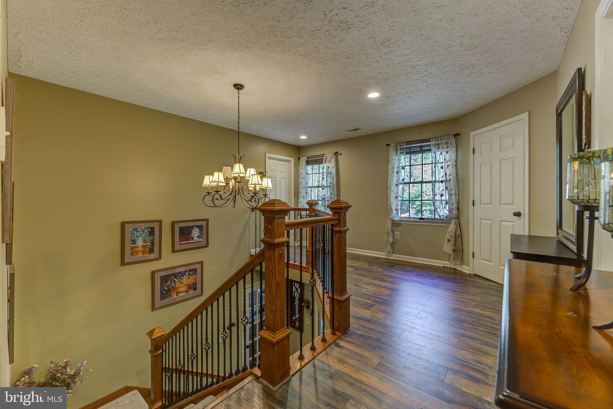 WHISPERING WOODS - Residential